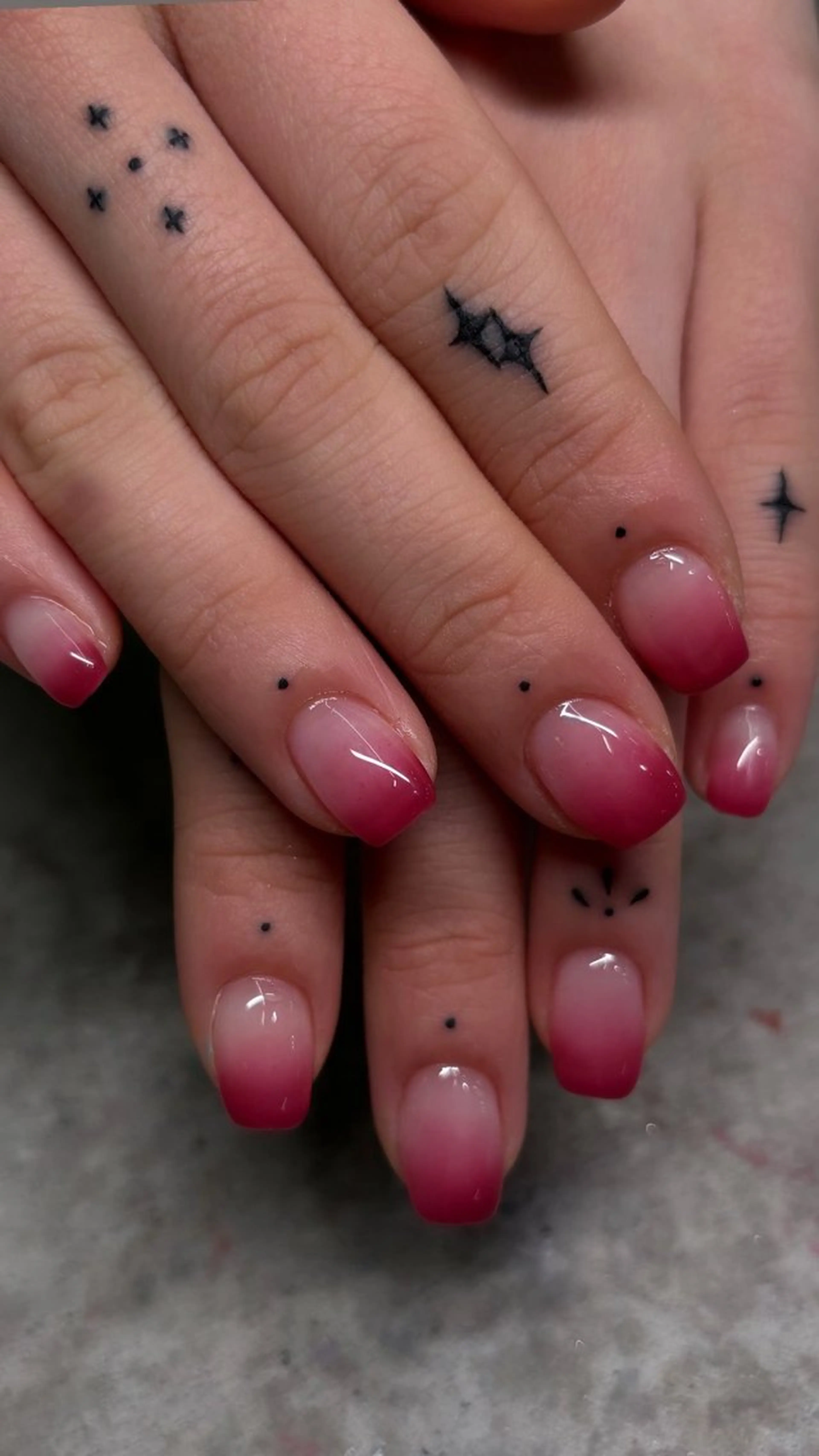 ネイル ハンドネイル LIL WHYのネイルデザイン