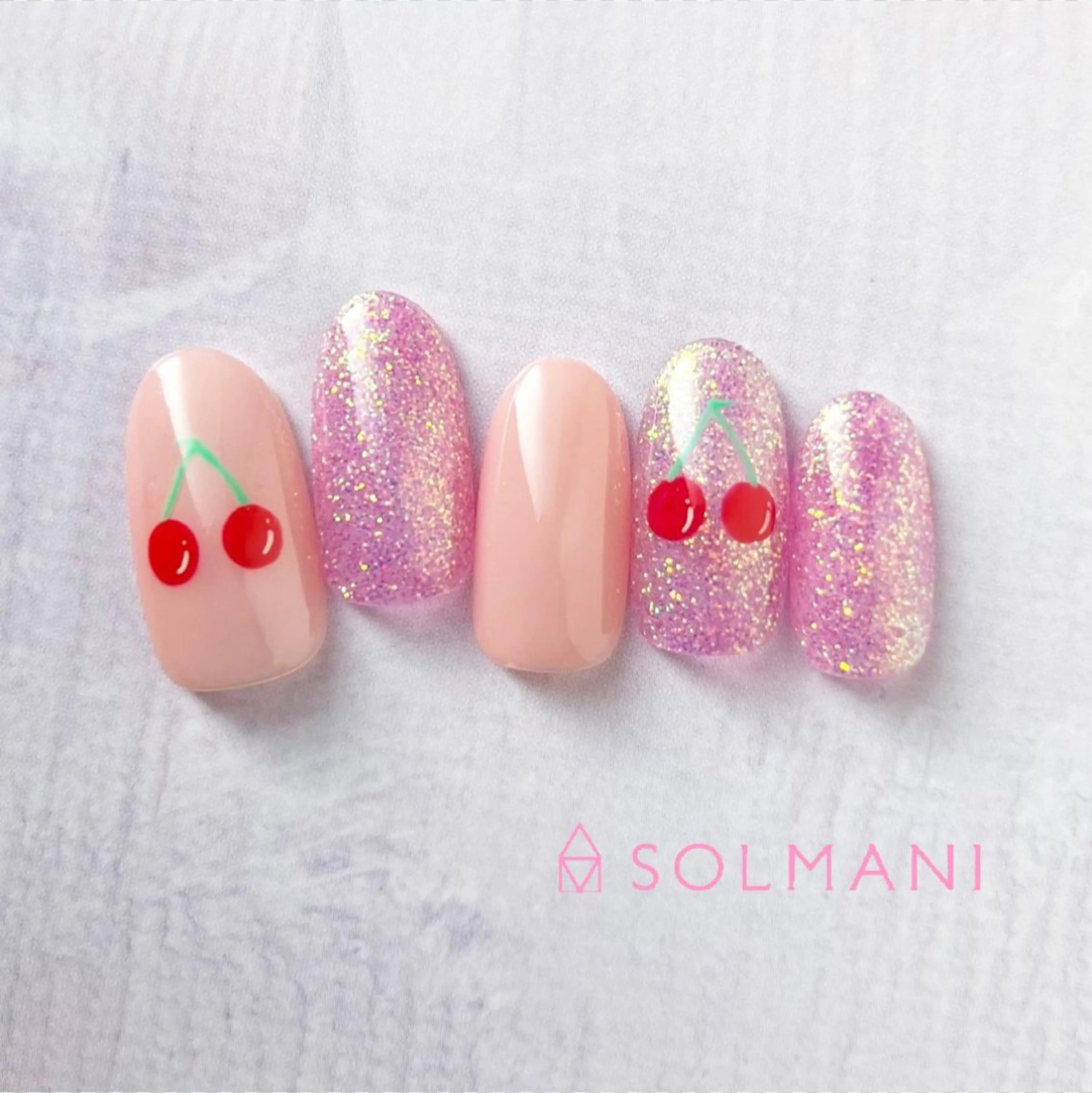 ネイル SOLMANI 予約担当のネイルデザイン