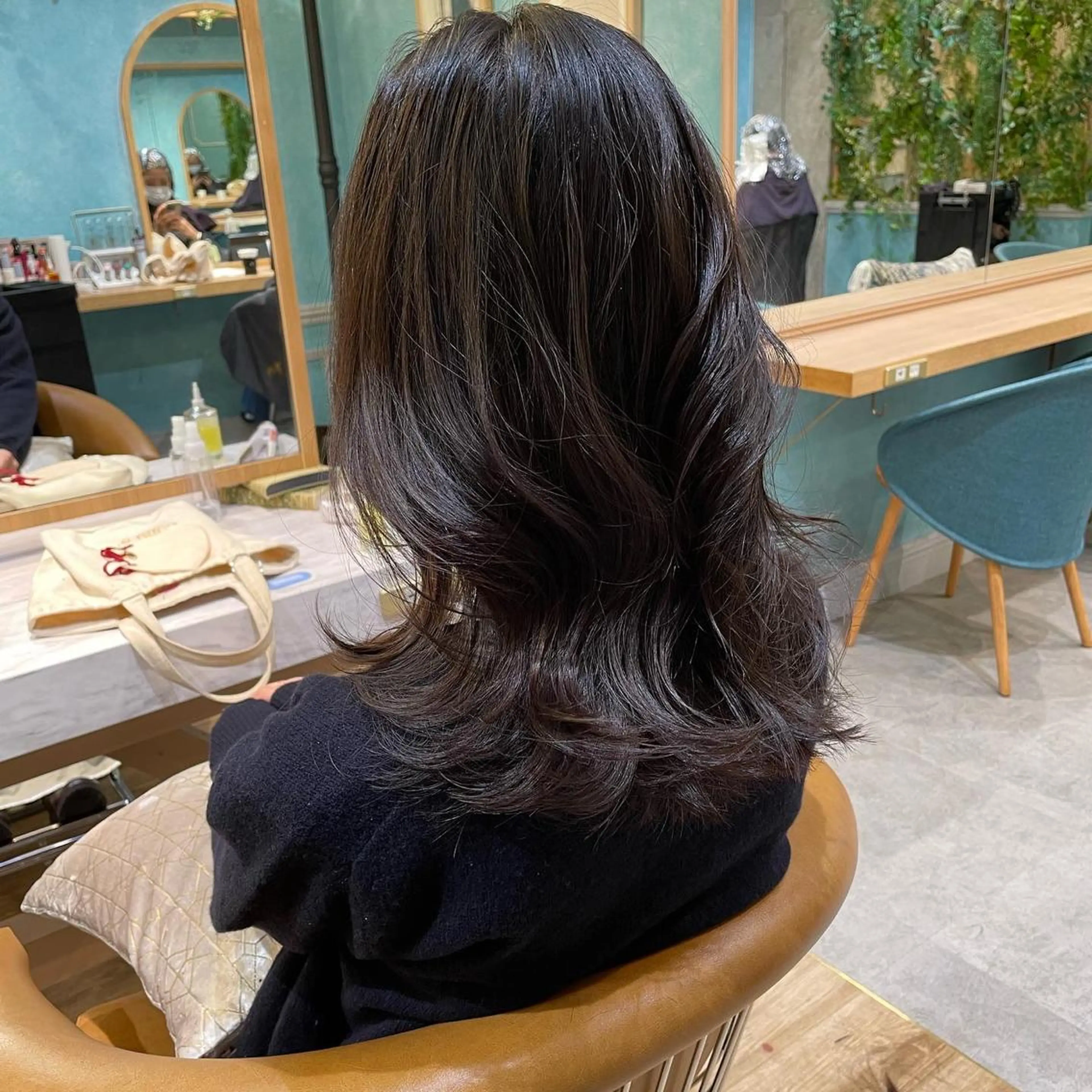 ミディアム カット ヘアカラー トリートメント 山本翔一郎 韓国顔周りレイヤーのヘアスタイル