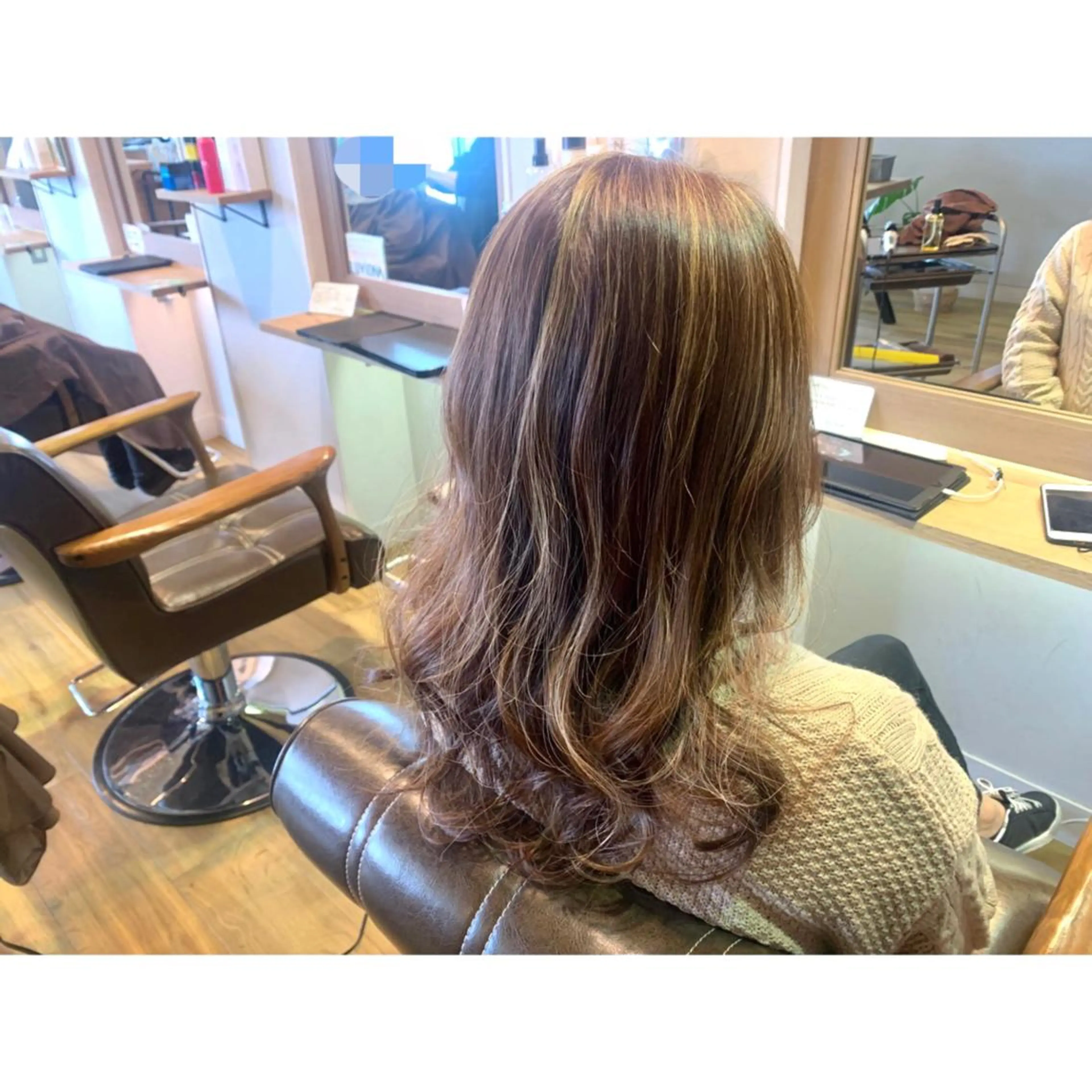 ロング カラー ハイライトカラー ハイライト ヘアカラー トリートメント ツキダテ ユイのヘアスタイル