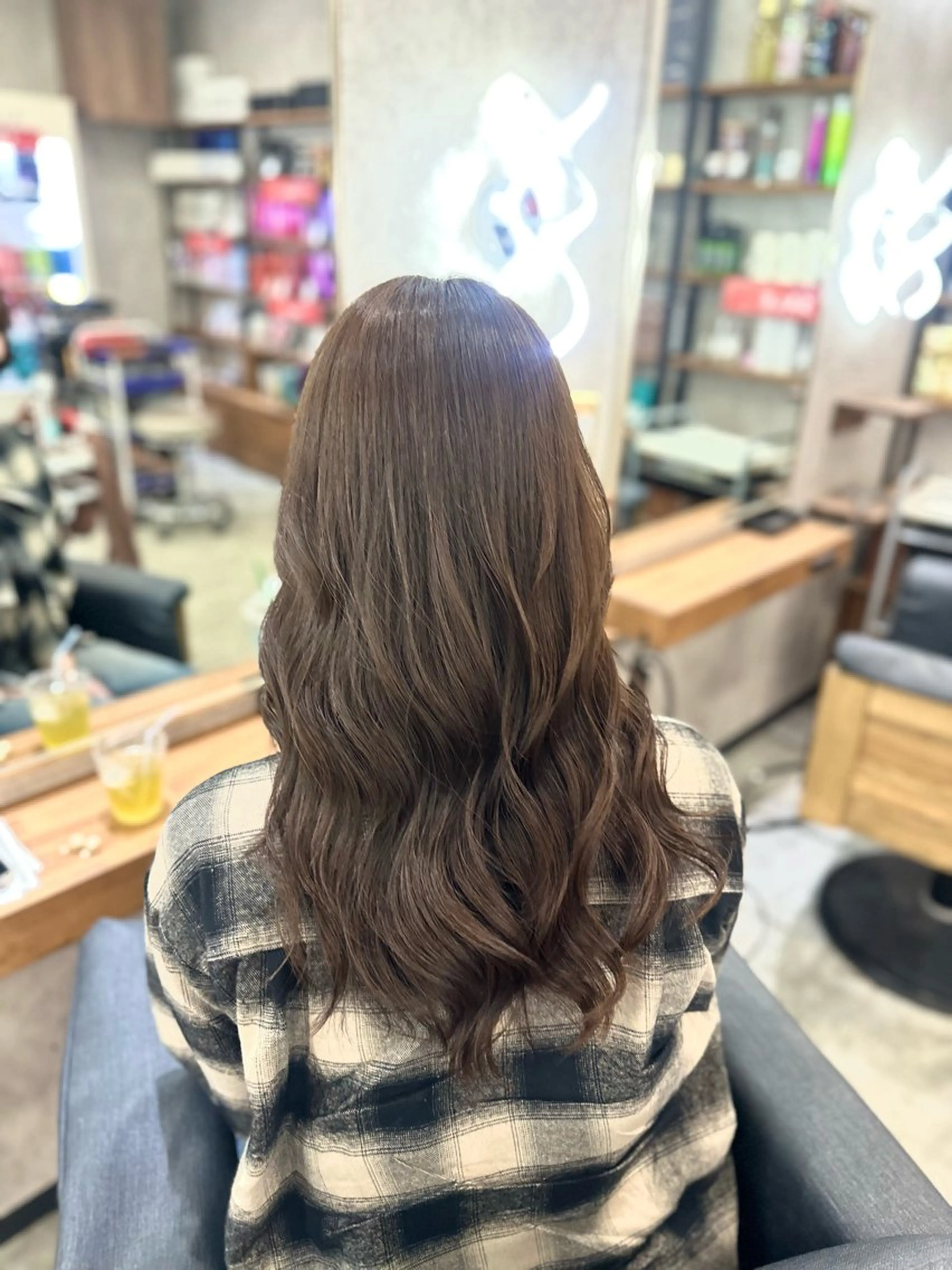 セミロング アッシュ ヘアカラー MOURI CHISATOのヘアスタイル