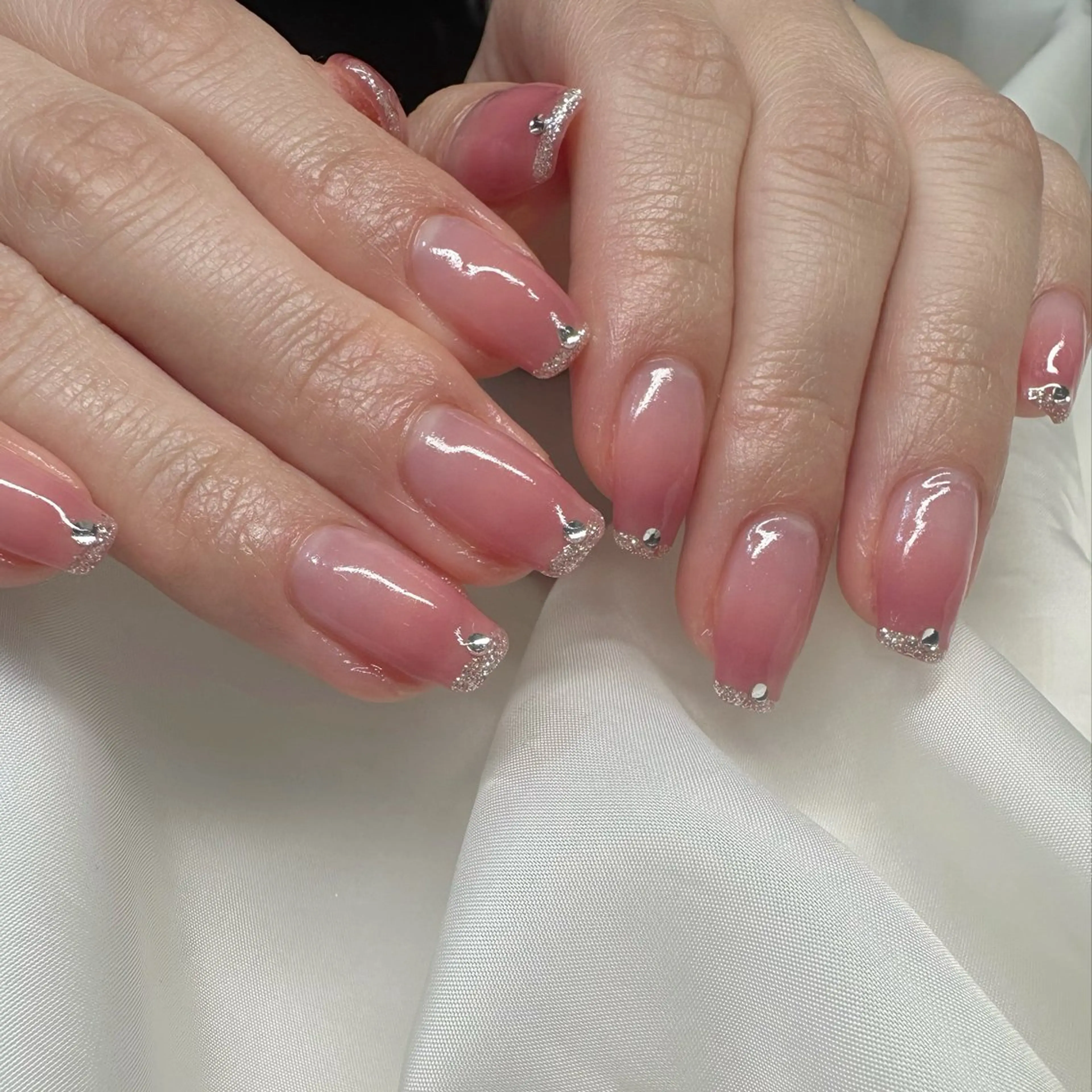 ネイル クリアネイル グラデーション 氷ネイル・うるうるネイル 韓国ネイル ラメ(グリッター) 🪞KAPE NAIL 🪞のネイルデザイン