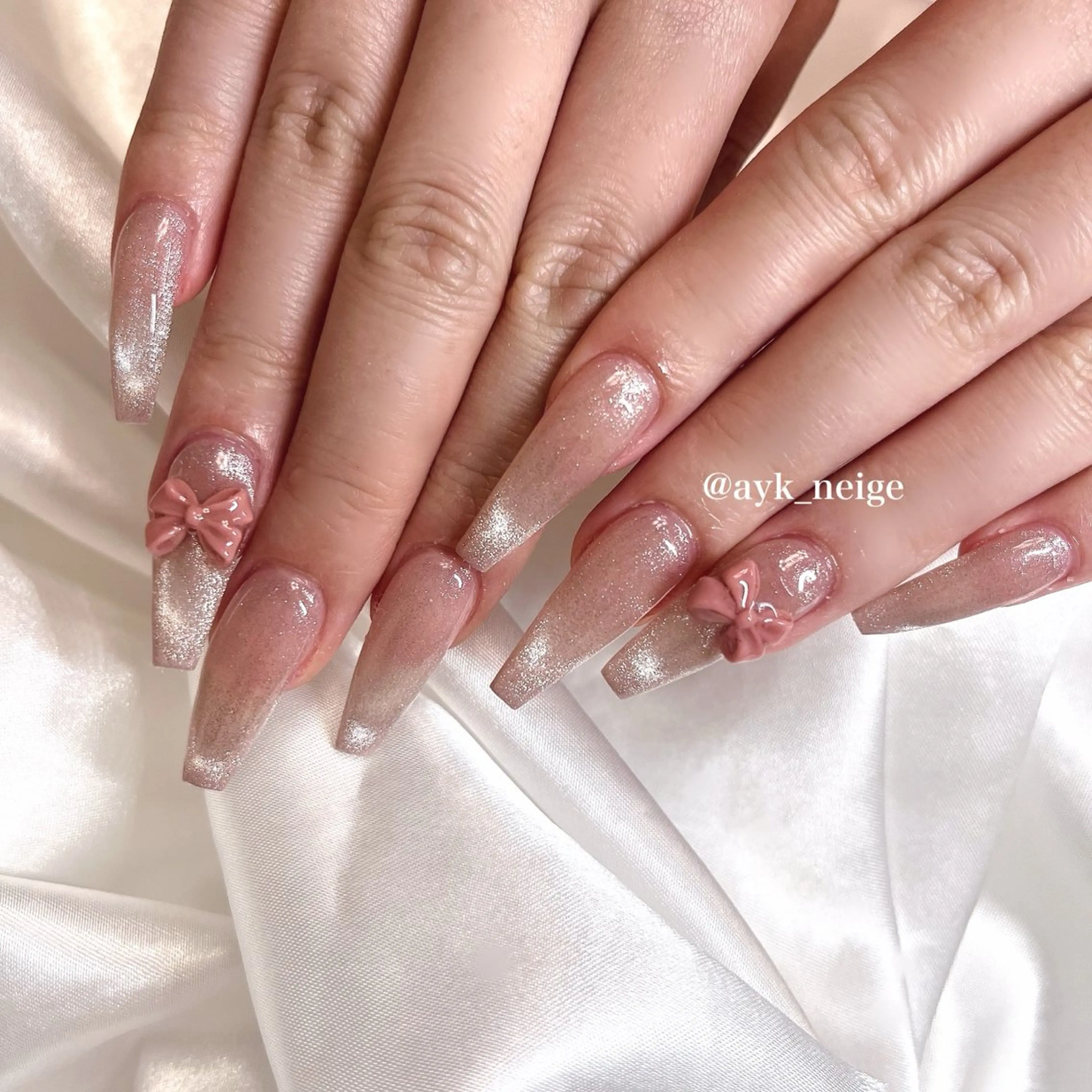 ネイル フットネイル キラキラネイル 韓国ネイル リボン シンプルネイル n'eige nail所属・大谷 綾香のネイルデザイン