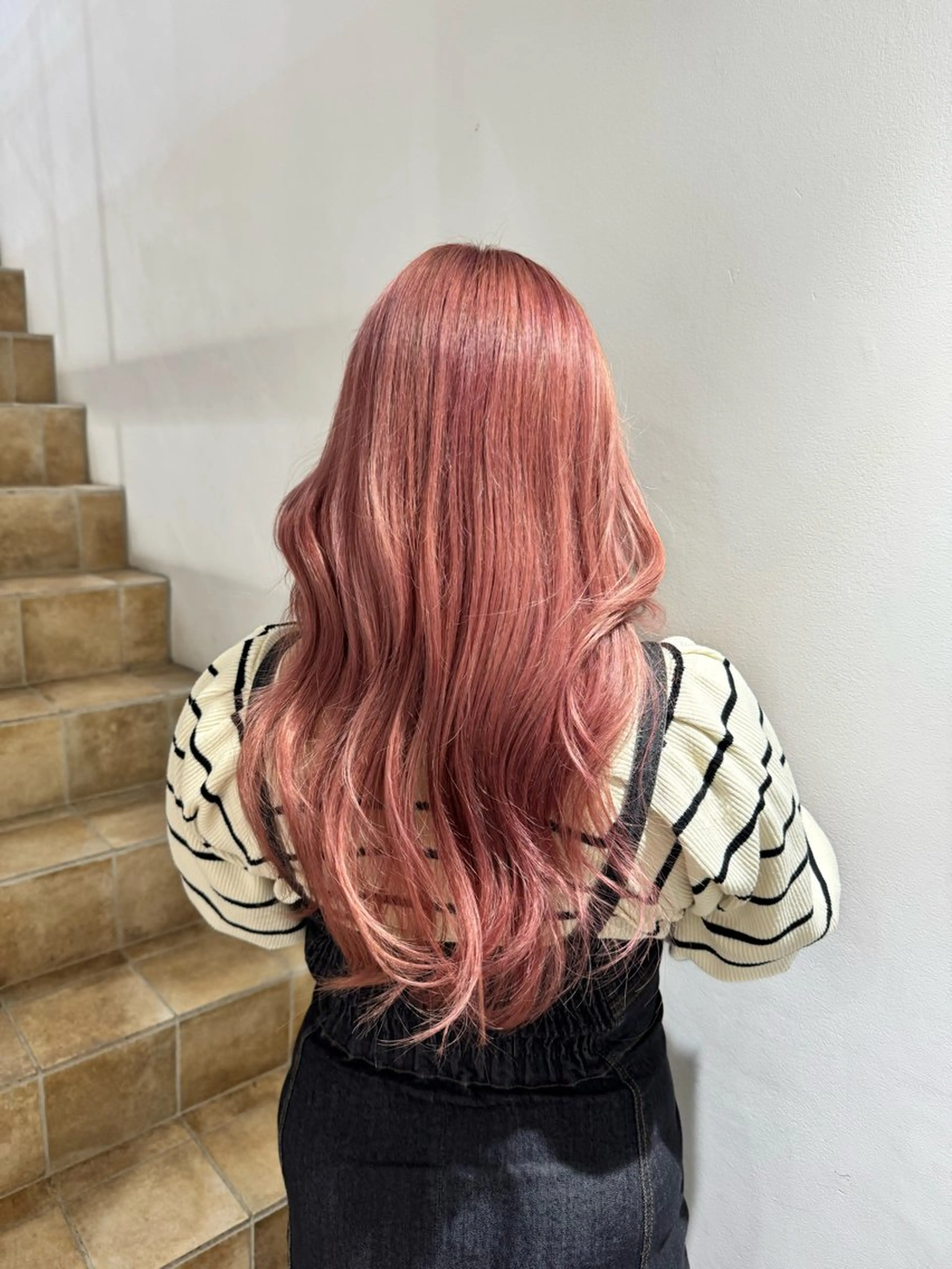 ロング カラー ベージュカラー ピンクカラー ピンクベージュ 大村 美羅衣のヘアスタイル