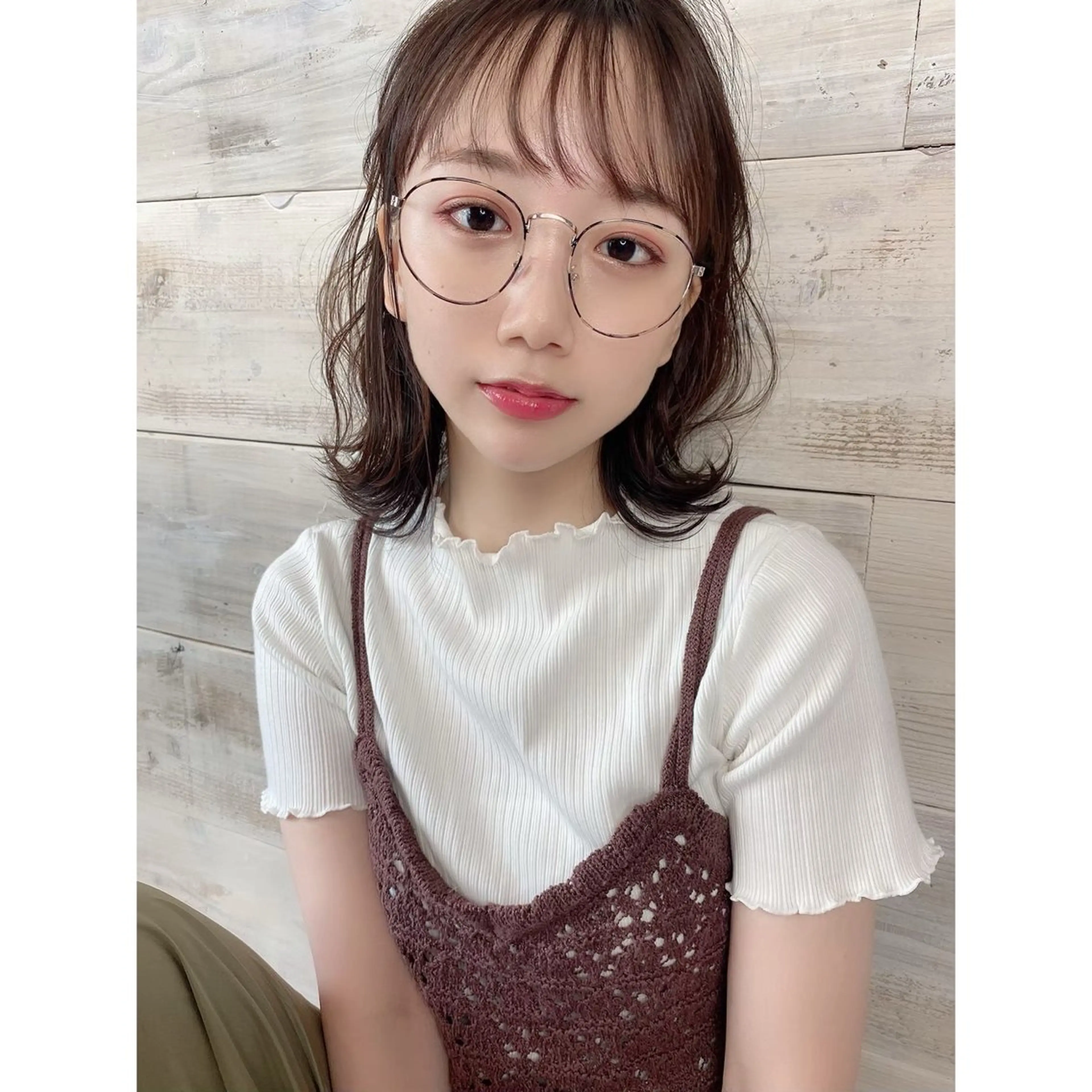 ミディアム カラー ハイトーン/ 顔周りレイヤー/白石のヘアスタイル