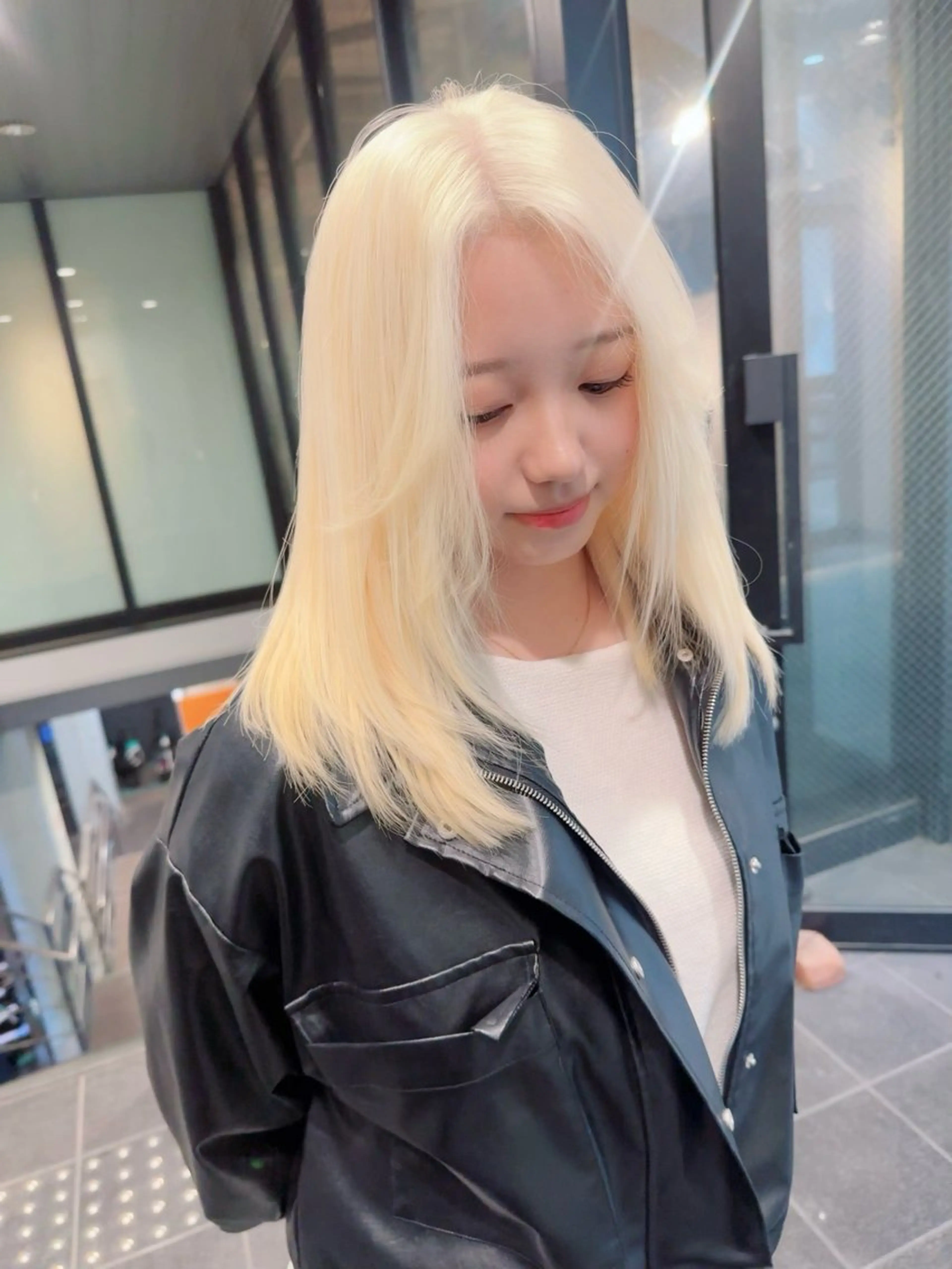 ミディアム カラー ヘアアレンジ ヘアカラー yuuto🌈 冬の透け感カラーのヘアスタイル