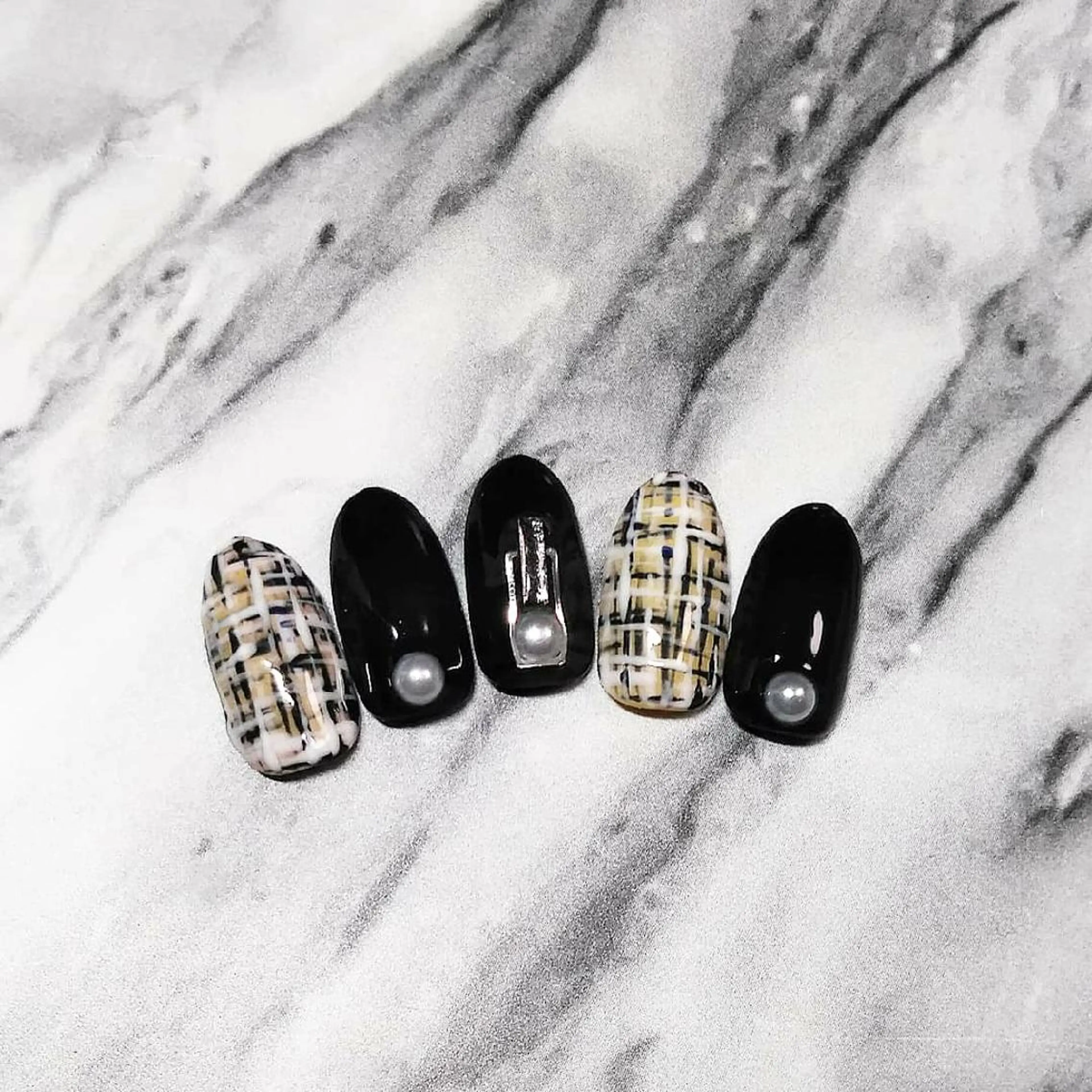 ネイル ツイードネイル 冬ネイル ハンドネイル ハンドケア lyly.nail所属・lylynail YUUKAのネイルデザイン