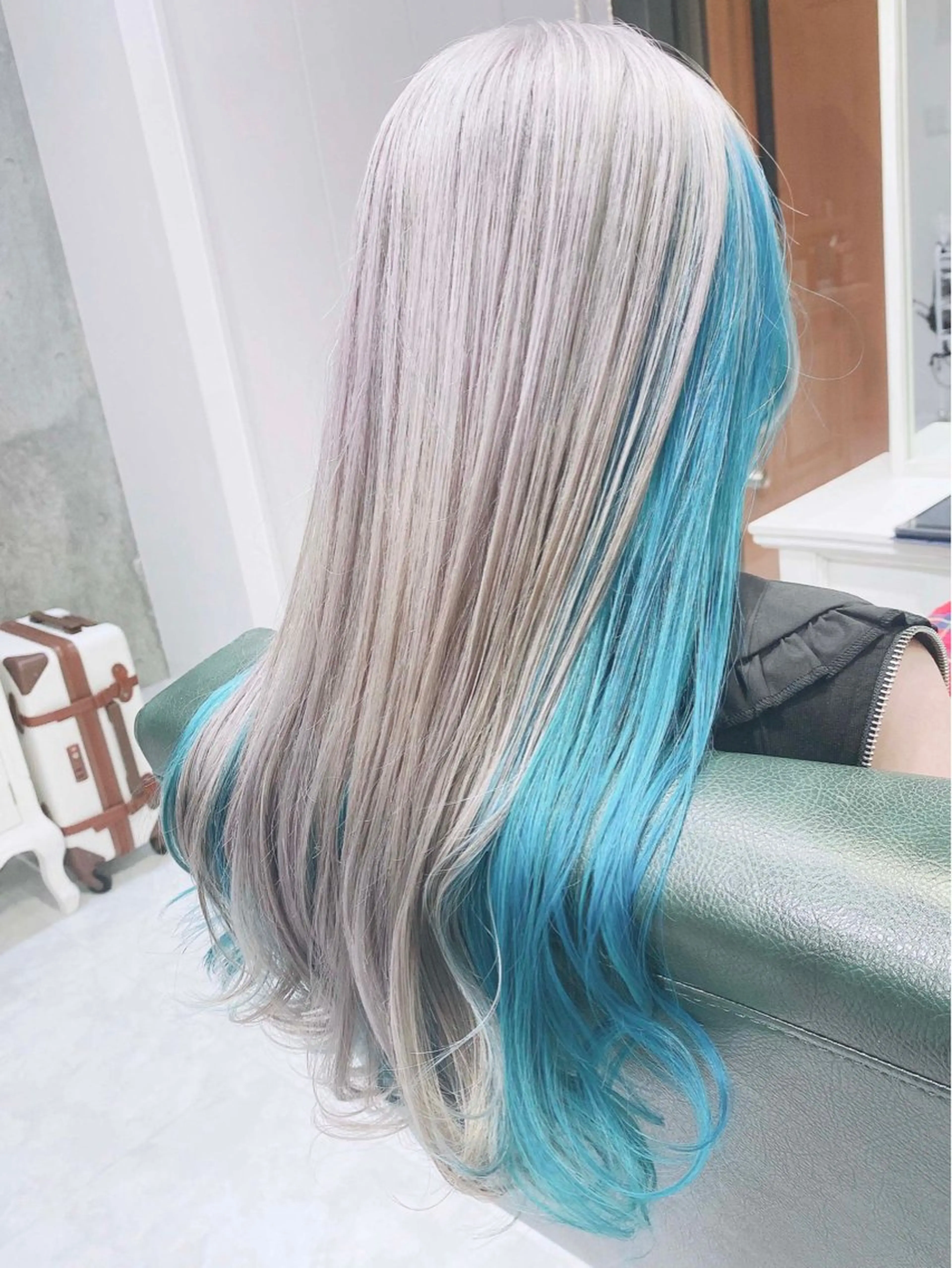 ロング カラー ヘアアレンジ ブリーチ ケアブリーチ 透明感カラー デザインカラー ハイトーンカラー 𝐑𝐈𝐍𝐊𝐀 🐣🩷のヘアスタイル