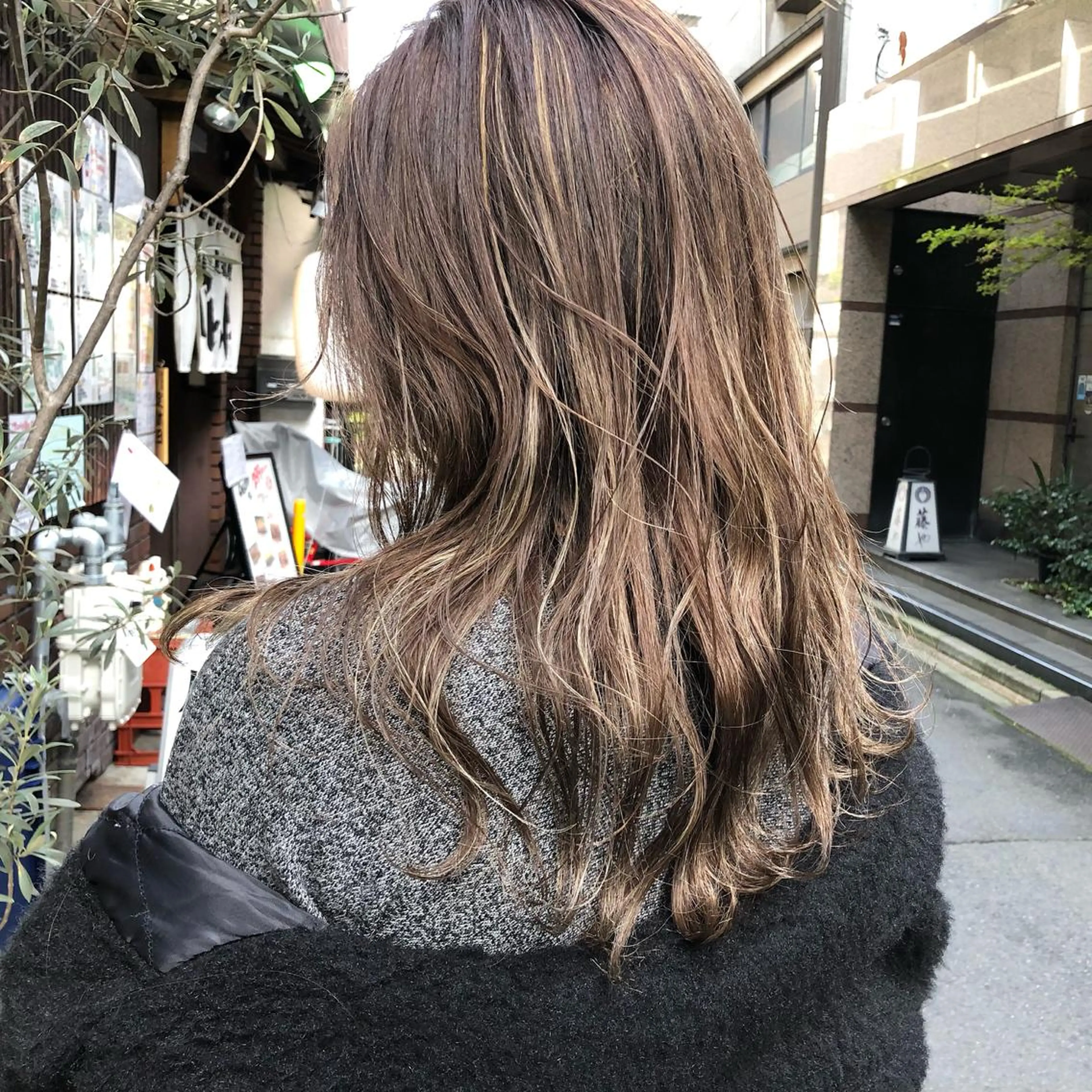 セミロング カラー グレージュ ハイライトカラー ハイライト Tao所属・藤川 大智のヘアスタイル