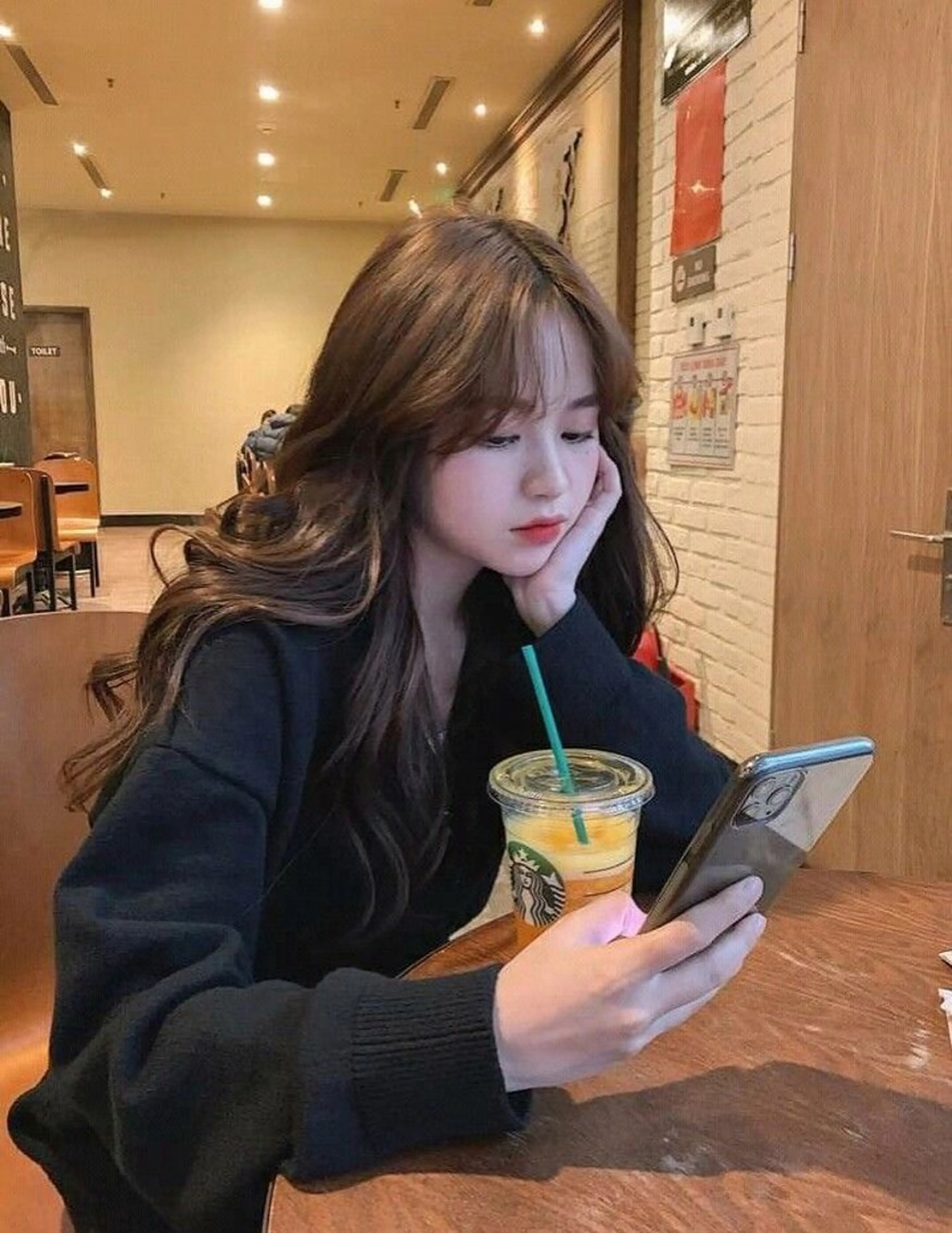 ロング カラー カット ヘアカラー トリートメント 莉乃/縮毛矯正/髪質 改善/艶カラーのヘアスタイル