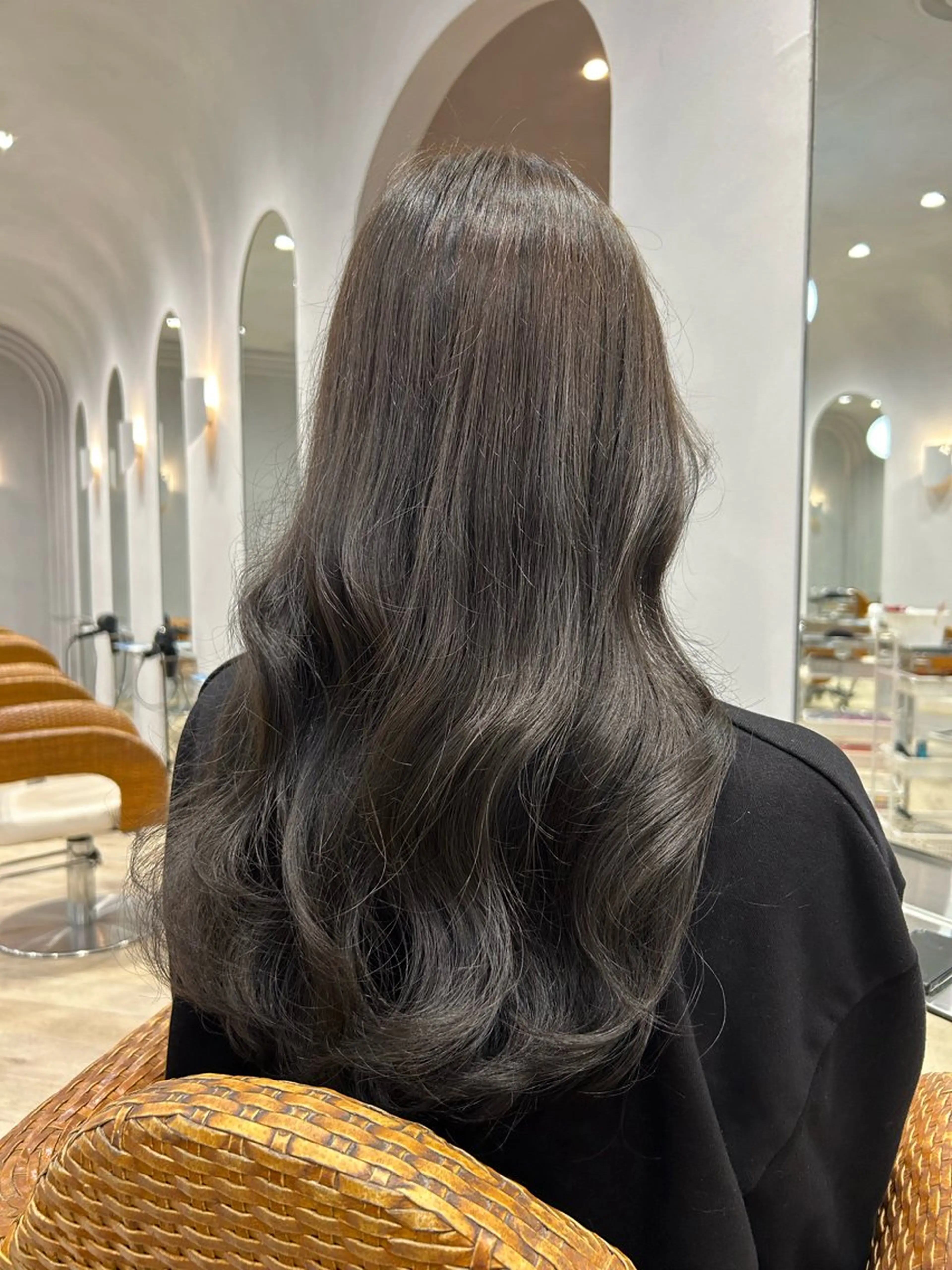ロング カラー グレージュ 柴田 千春のヘアスタイル