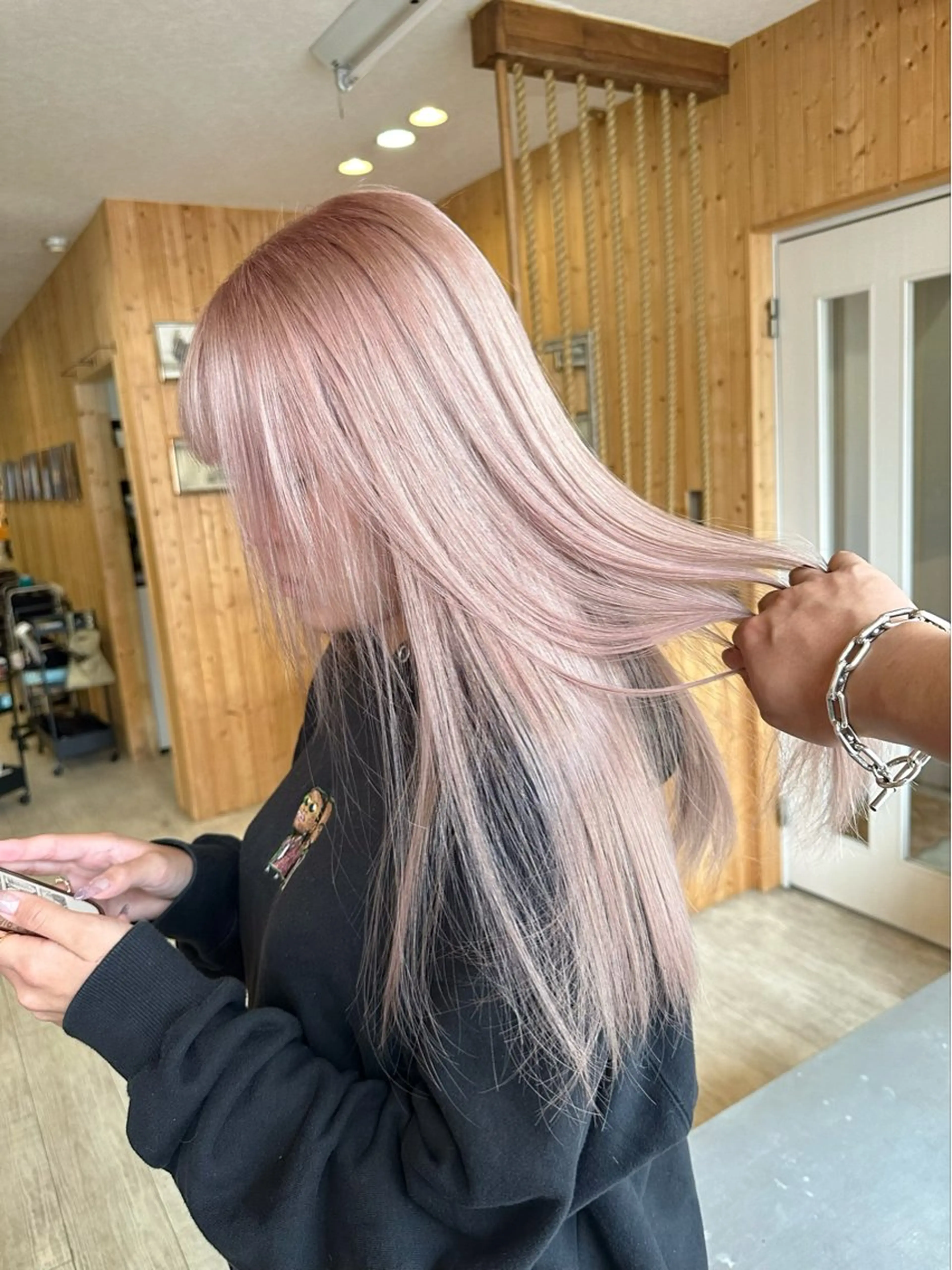 ロング カット ヘアカラー 韓国レイヤー外国人風 透明感カラー髪質改善のヘアスタイル