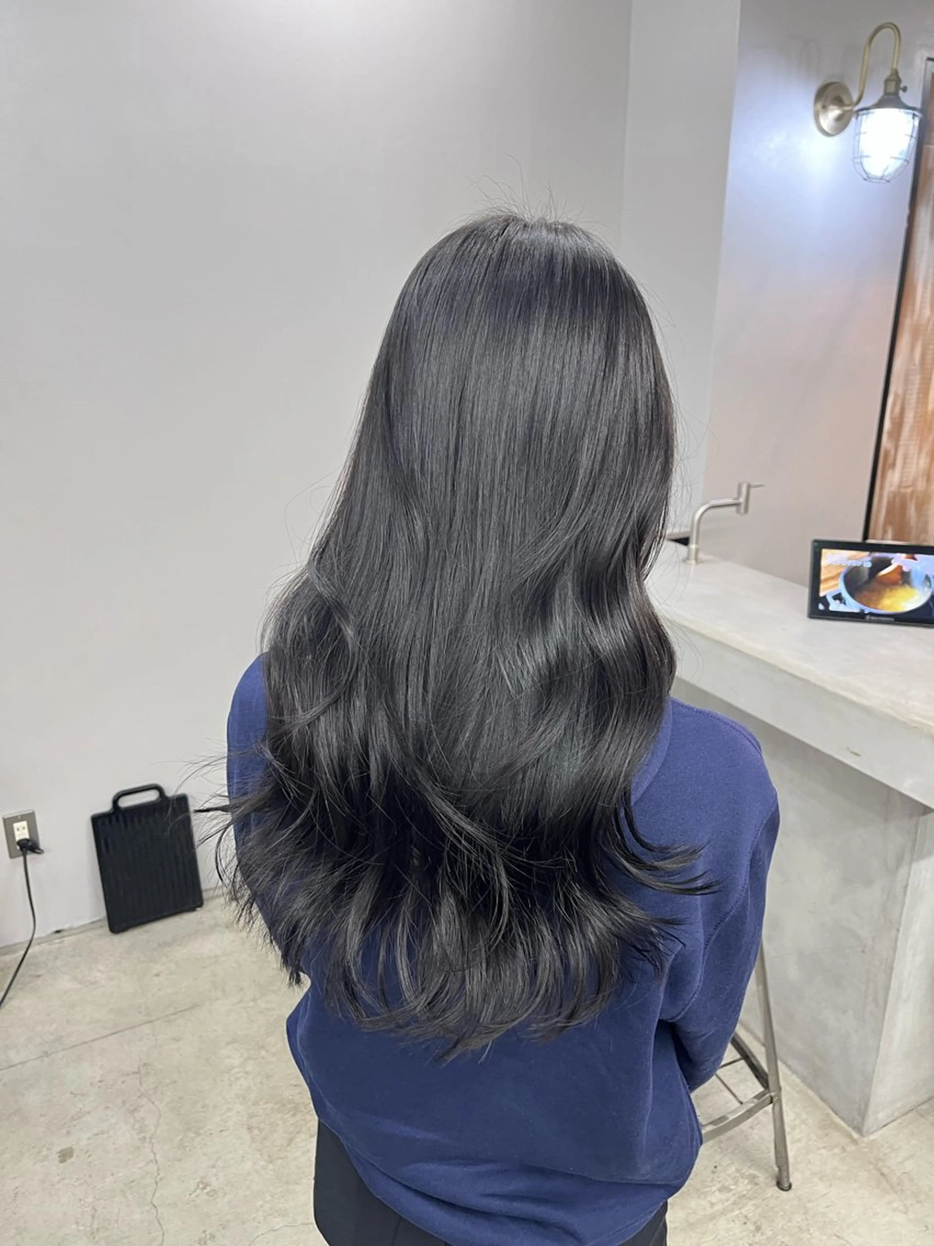 セミロング カラー 黒髪 ブルーカラー ブルーブラック 髪質改善 韓国風ヘア カット ヘアカラー トリートメント ヘアセット 韓国ヘア🫧 KAZUTOのヘアスタイル