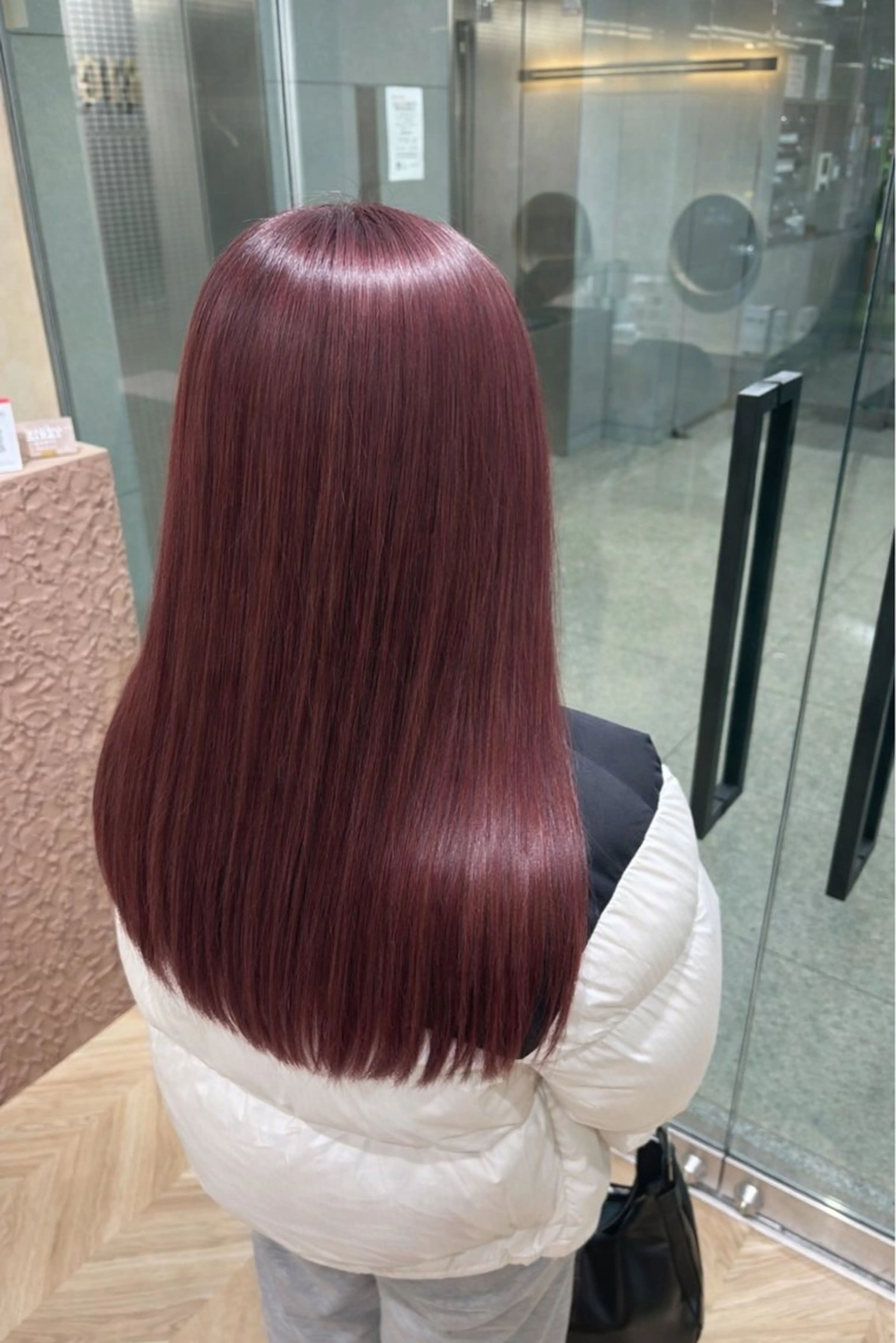 ロング ピンクブラウン ヘアカラー 🩶ハイトーン🖤 URARAのヘアスタイル