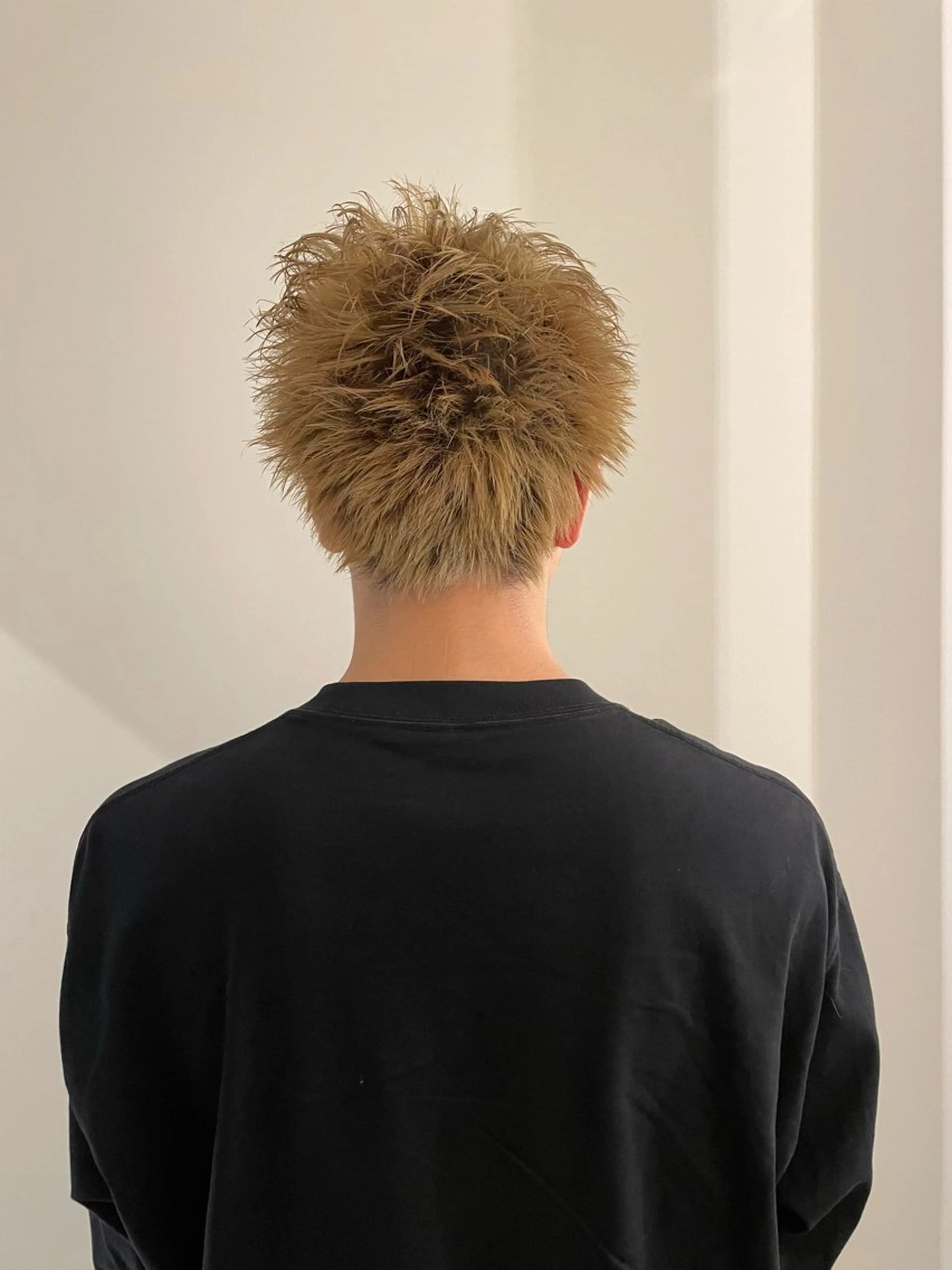 ショート メンズ メンズハイトーン スパイキーショート ショートヘア 渋谷 留菜のヘアスタイル