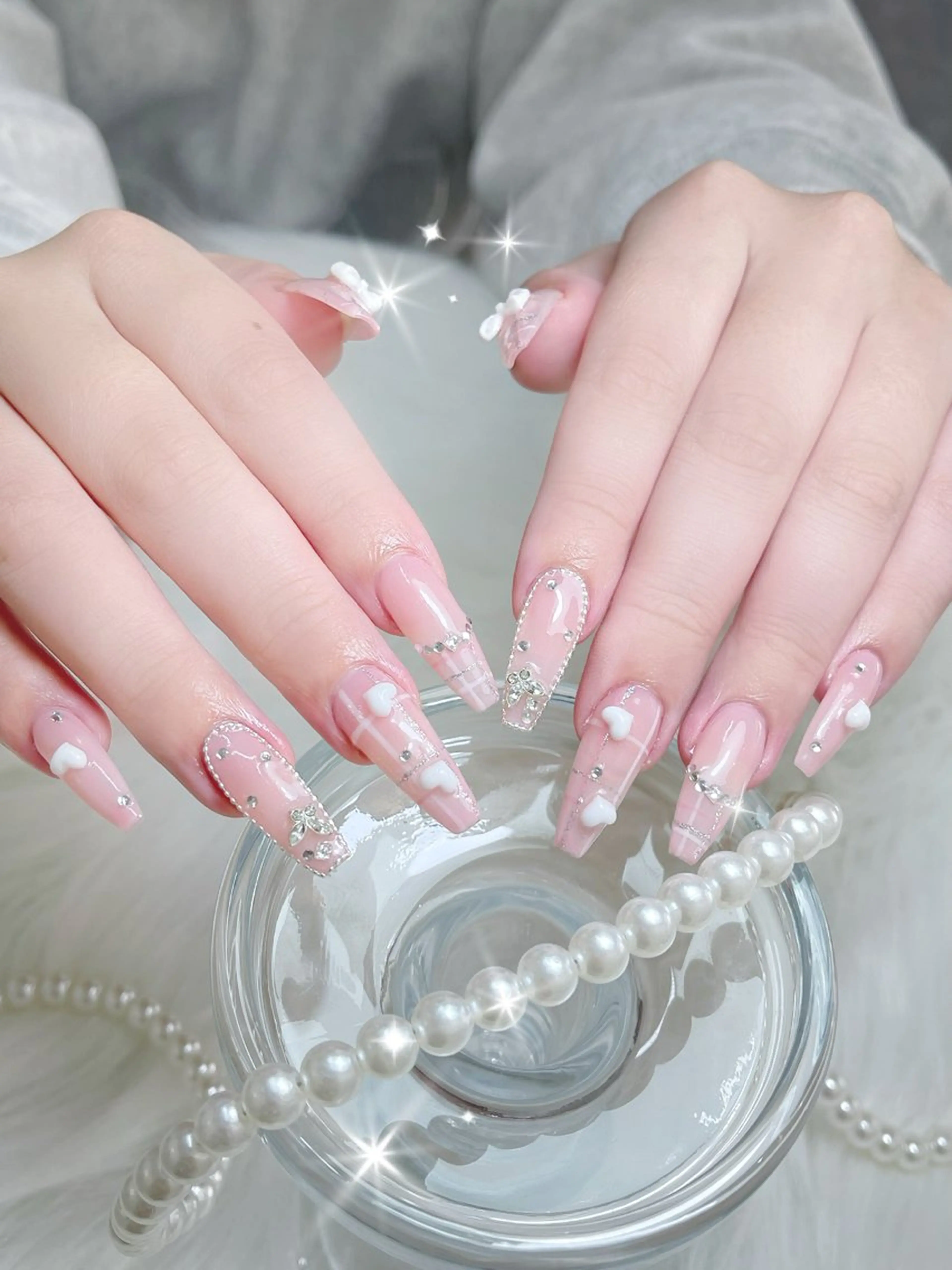 ネイル キラキラネイル 韓国ネイル ロングネイル ワンホンネイル ハンドネイル Josie nail salonのネイルデザイン