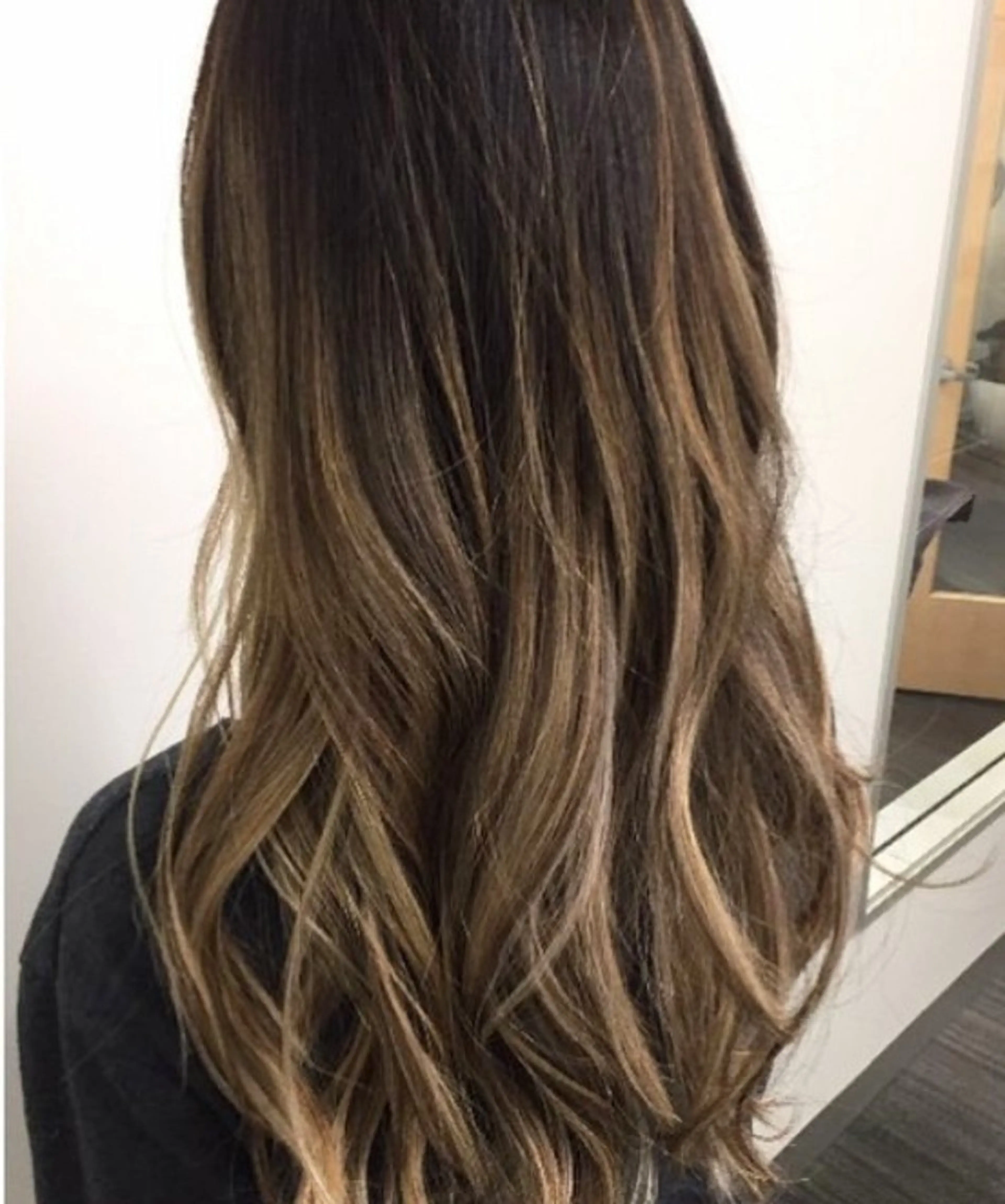 セミロング ネオヘアー緑地公園所属・まつい ななえのヘアスタイル