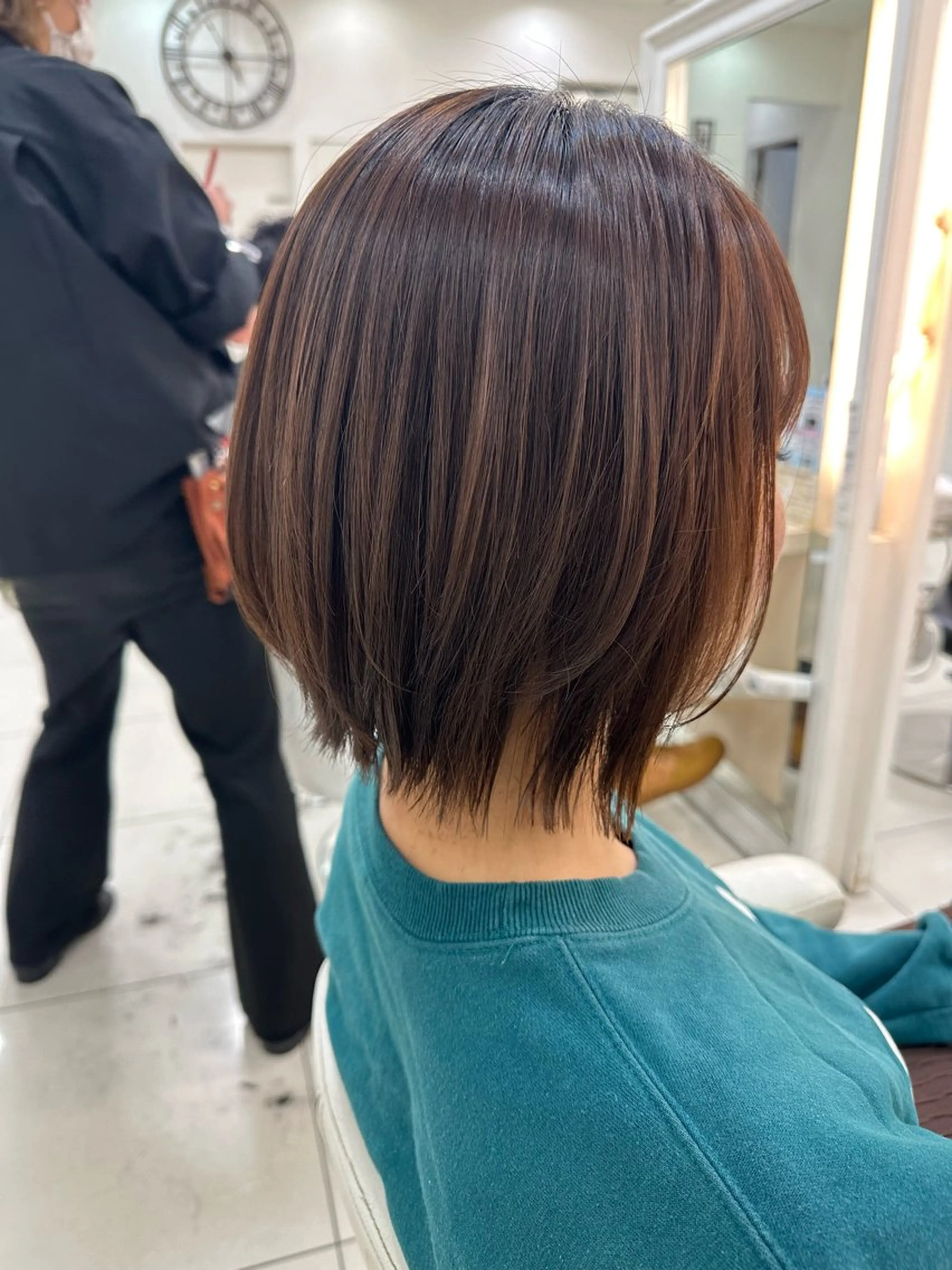 ミディアム カラー ミディアムレイヤー ブラウンカラー ピンクカラー ピンクブラウン レイヤーカット カット ヘアカラー 伊佐 愛のヘアスタイル