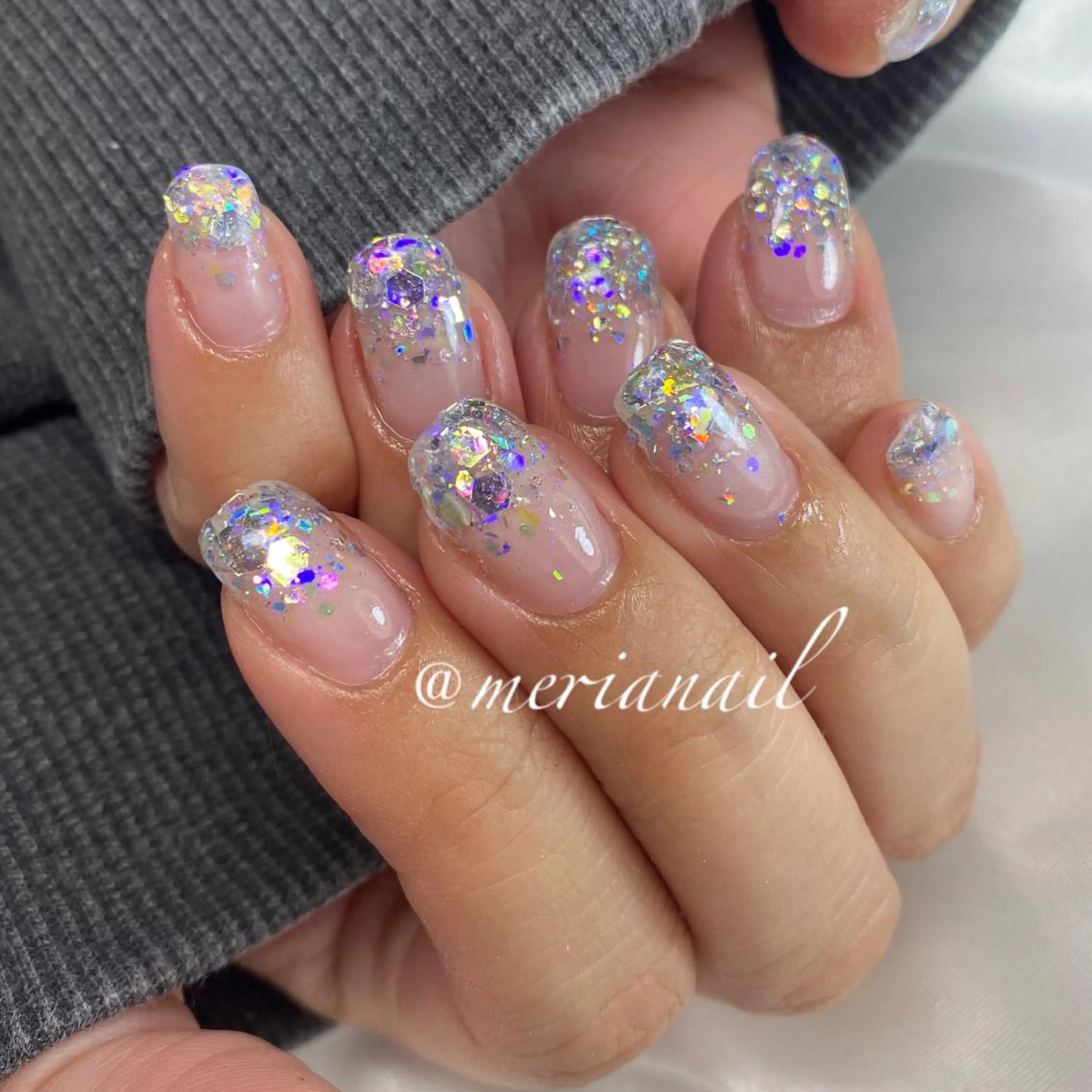 ミディアム カラー ネイル アイブロウ グラデーションカラー メンズアイブロウ グラデーション ラメ(グリッター) ラメグラデーション ハンドネイル INFINITY所属・INFINITY nailのネイルデザイン