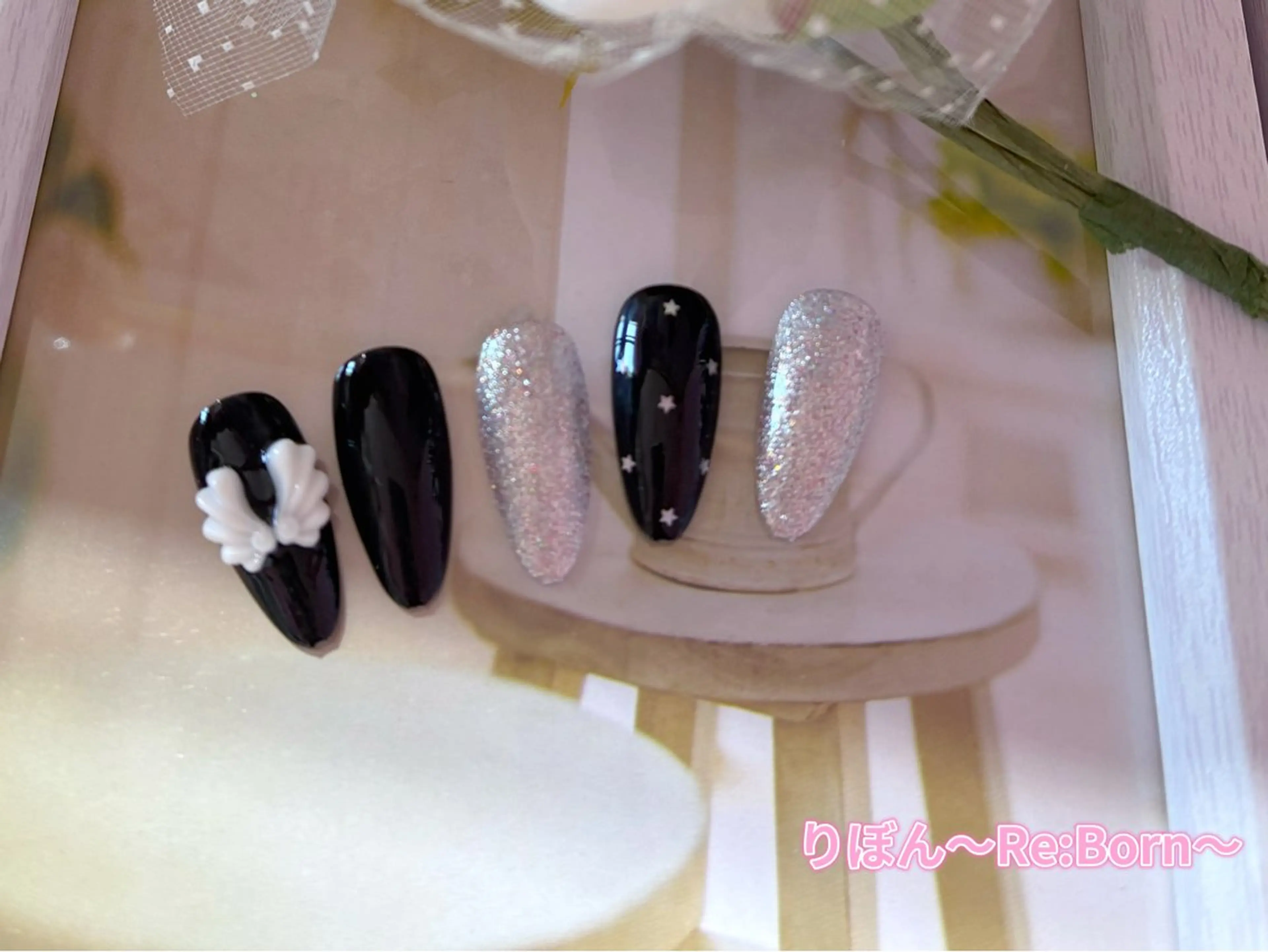 ミディアム フレンチガーリー クリスマス ハンドネイル りぼん Re:Bonrのネイルデザイン