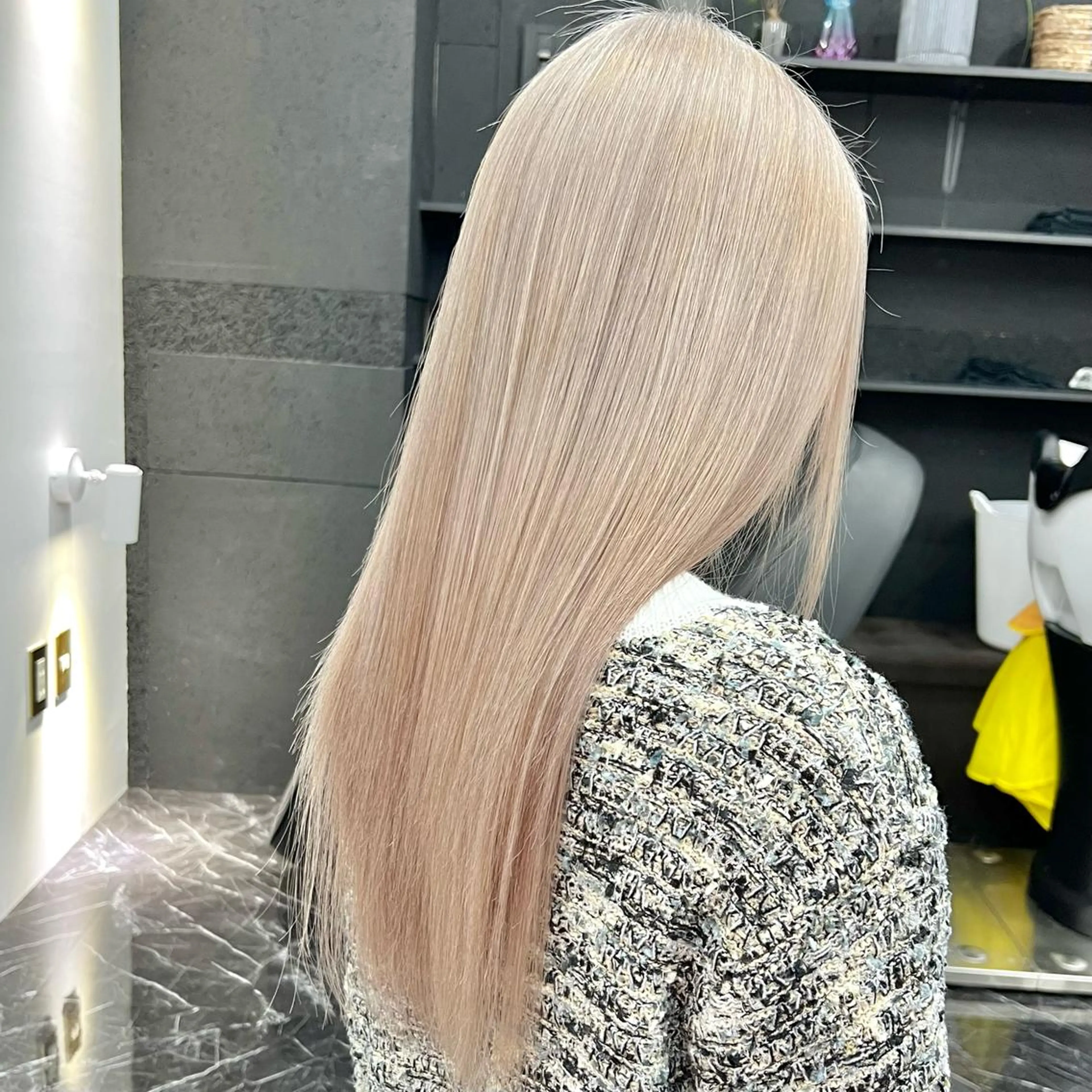 セミロング カラー ブリーチ ハイトーンカラー ChuDuck所属・🐮ChuDuck 代表　SHOTA🐮のヘアスタイル