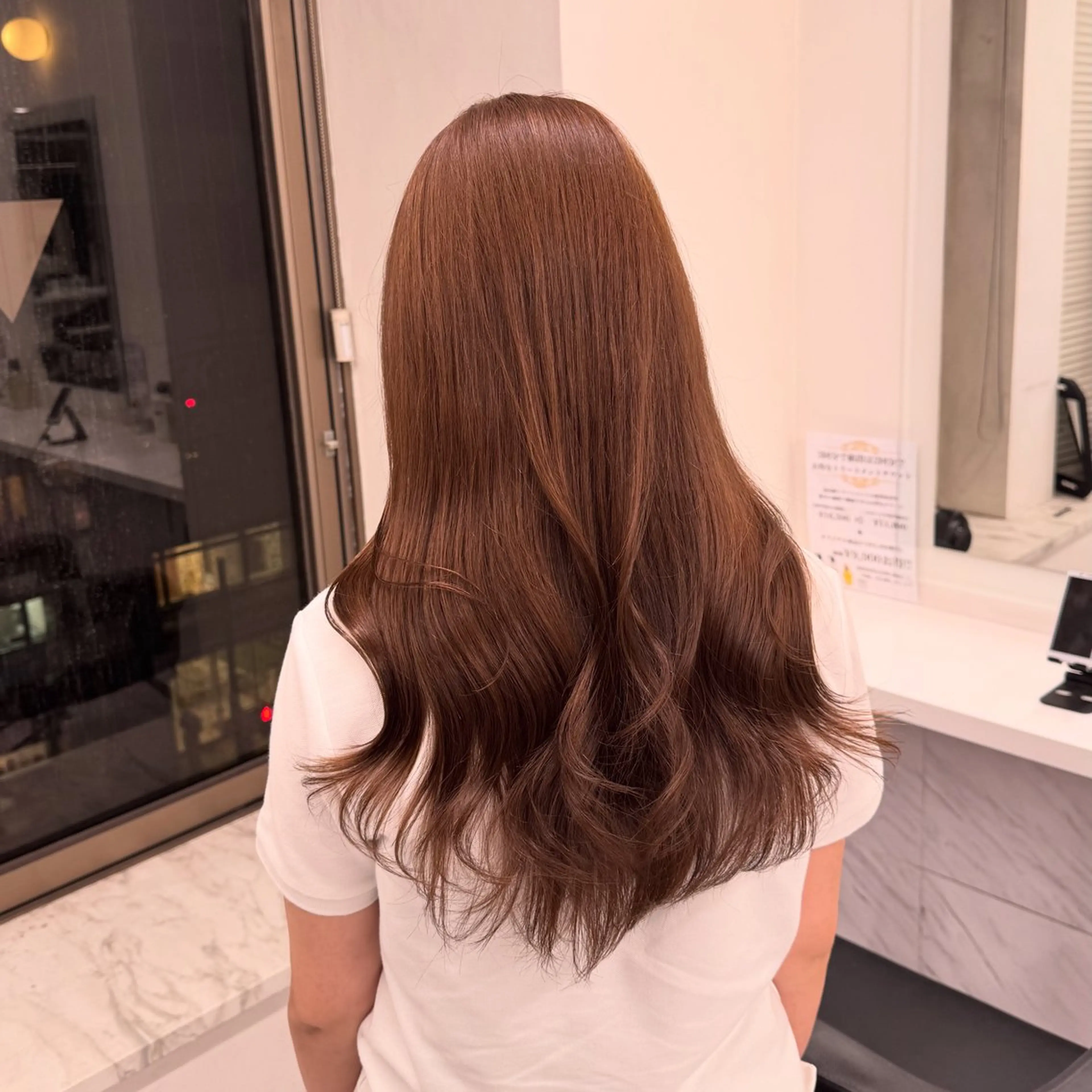 セミロング カラー ヘアアレンジ ベージュカラー ブリーチ ブリーチなしカラー ヘアカラー トリートメント ヘアセット 顔まわりカット の達人のヘアスタイル