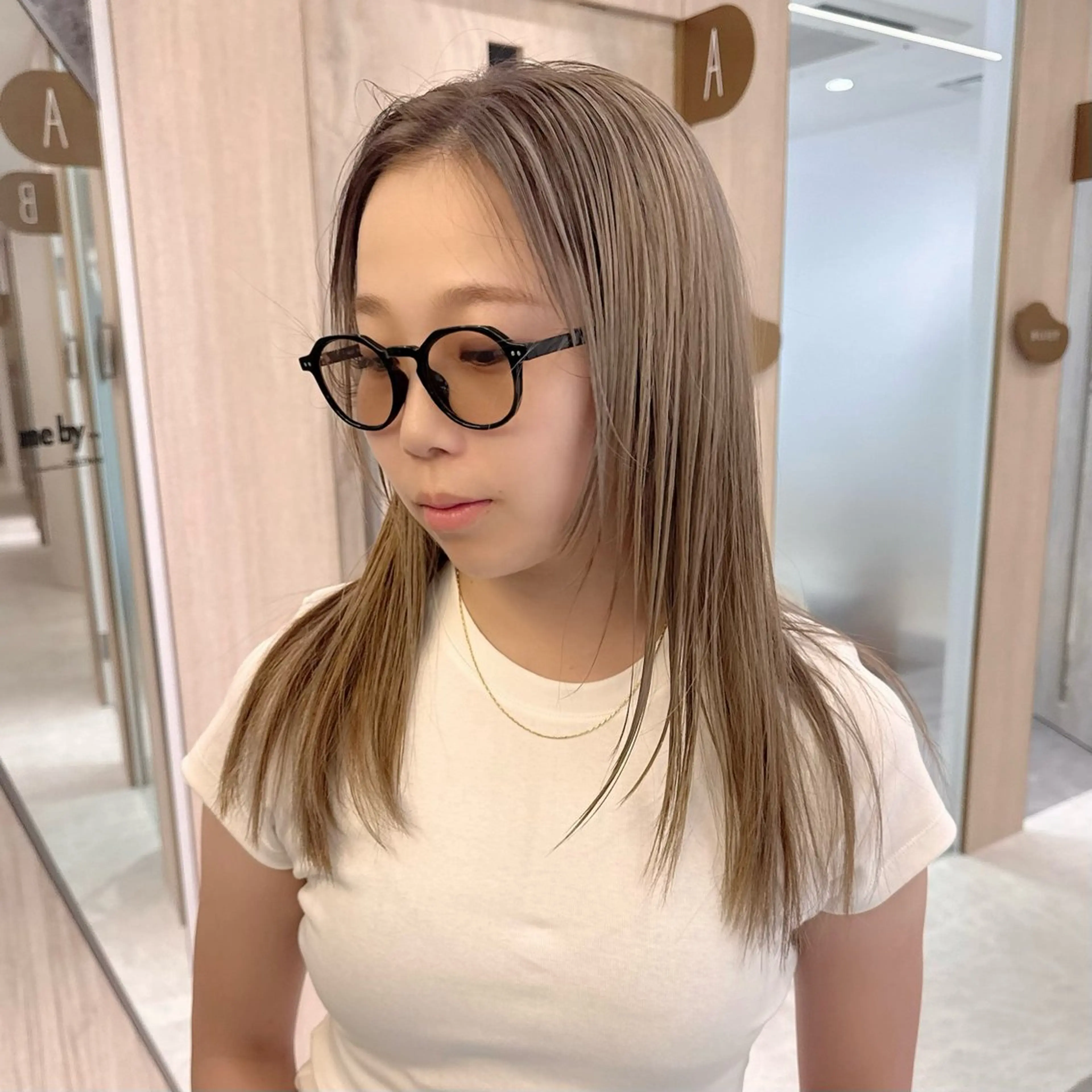 ミディアム カット ヘアカラー トリートメント foto所属・𝐁𝐋𝐔𝐄𝐓 /カット特化/荒井のヘアスタイル