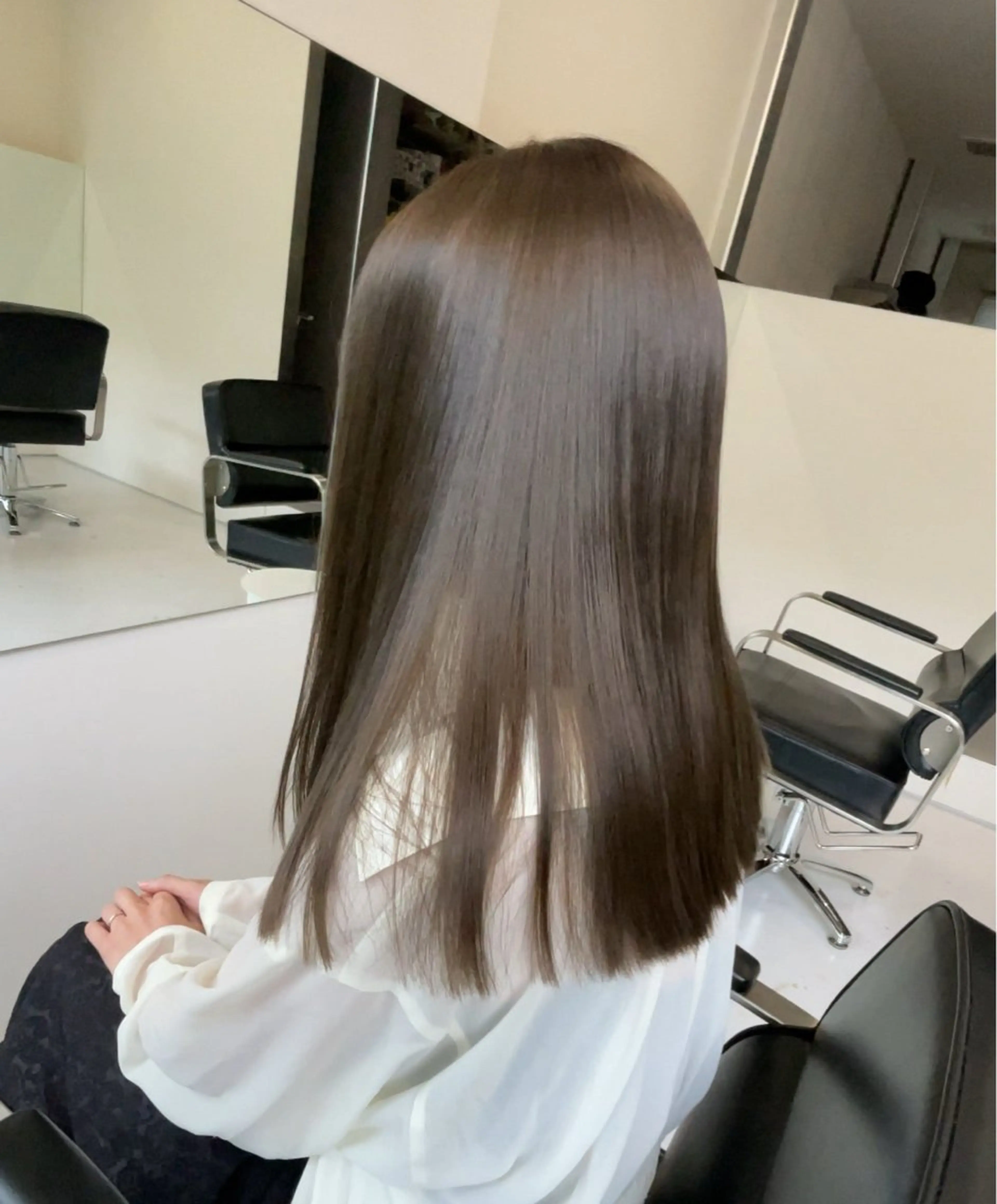 セミロング 松原 朱里のヘアスタイル