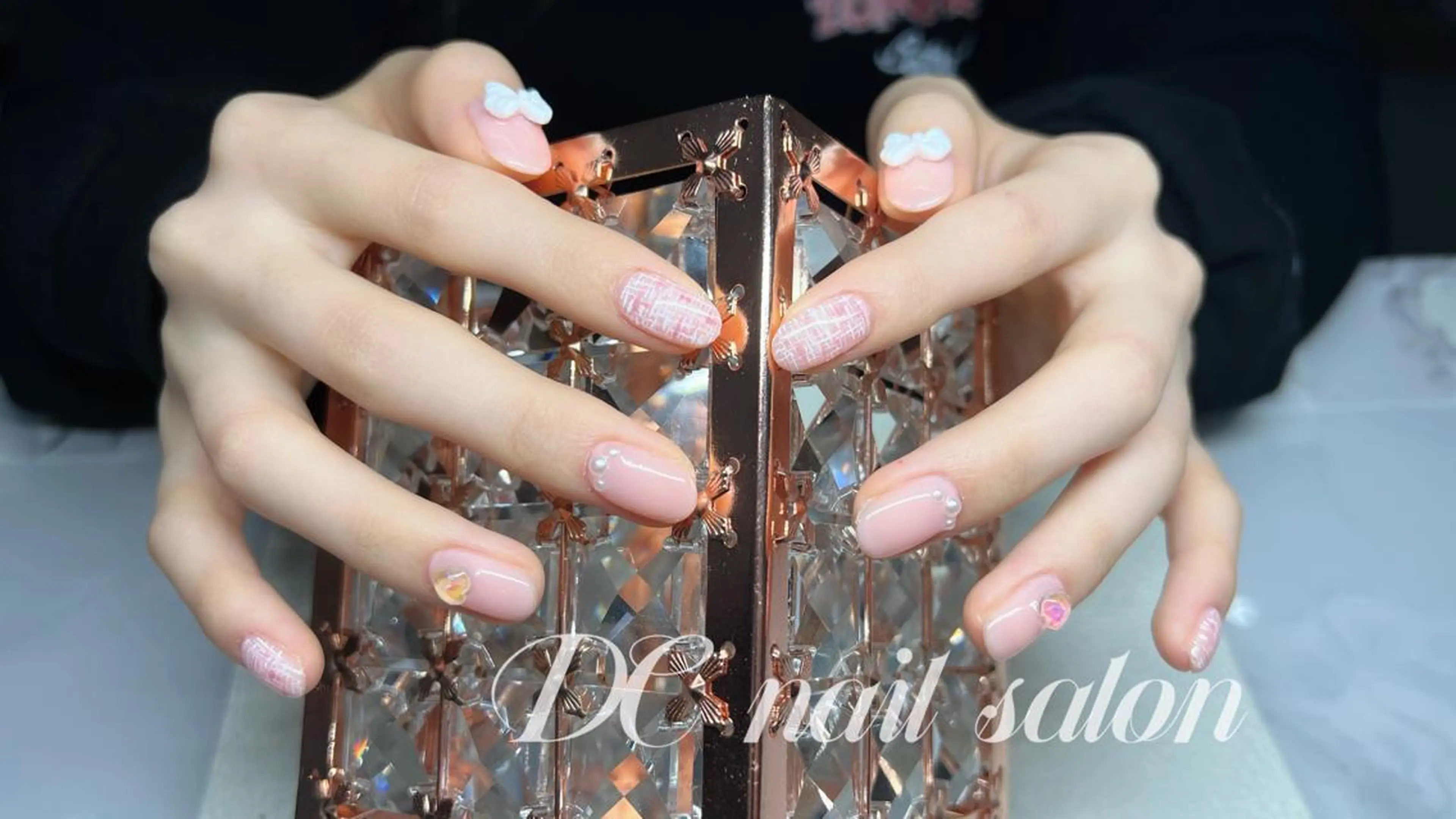 ネイル アートネイル ハート リボン ストーンネイル DC nail salonのネイルデザイン