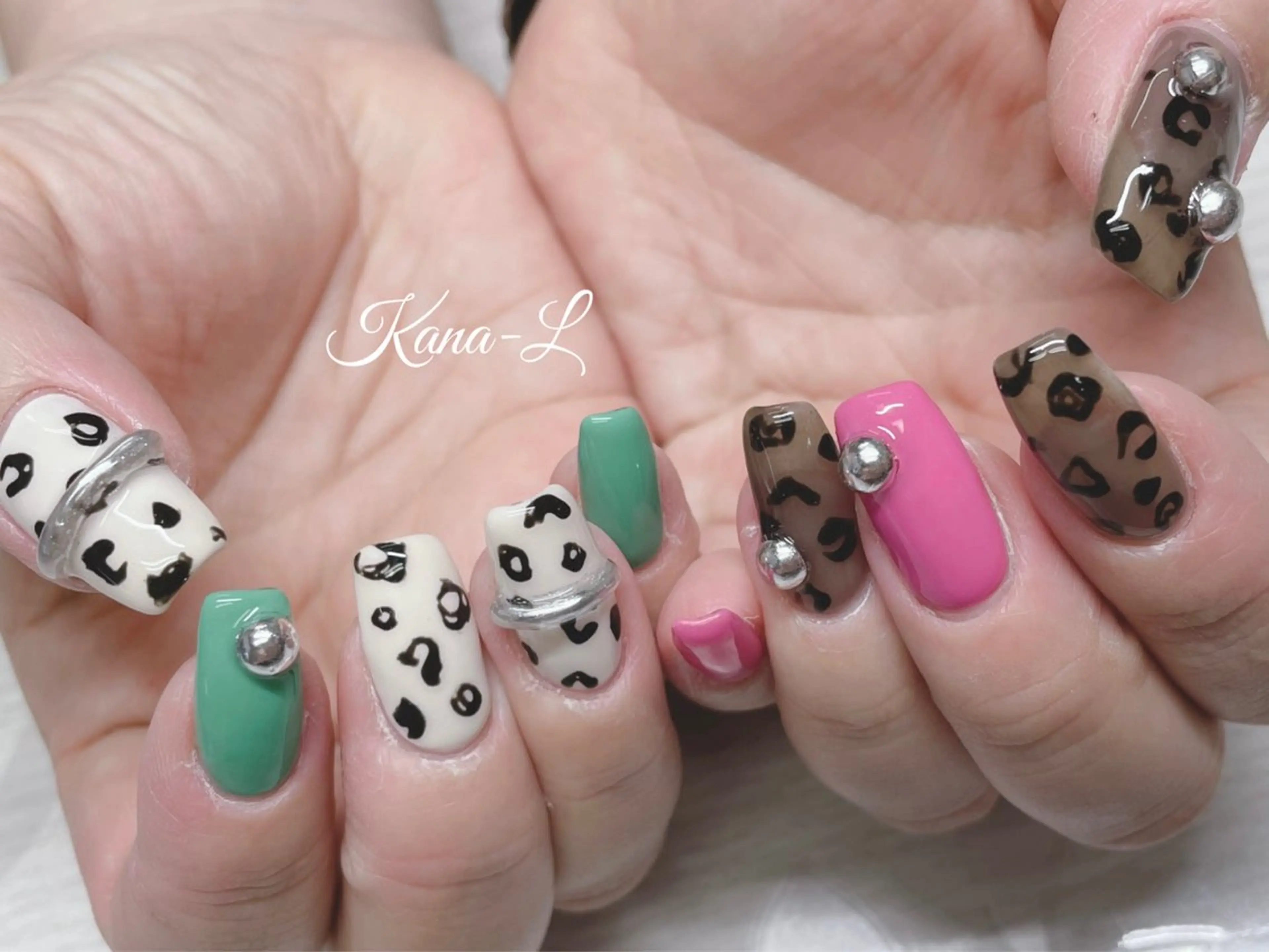 ネイル アニマル柄 ジェルネイル パラジェル 芦辺 香奈のネイルデザイン