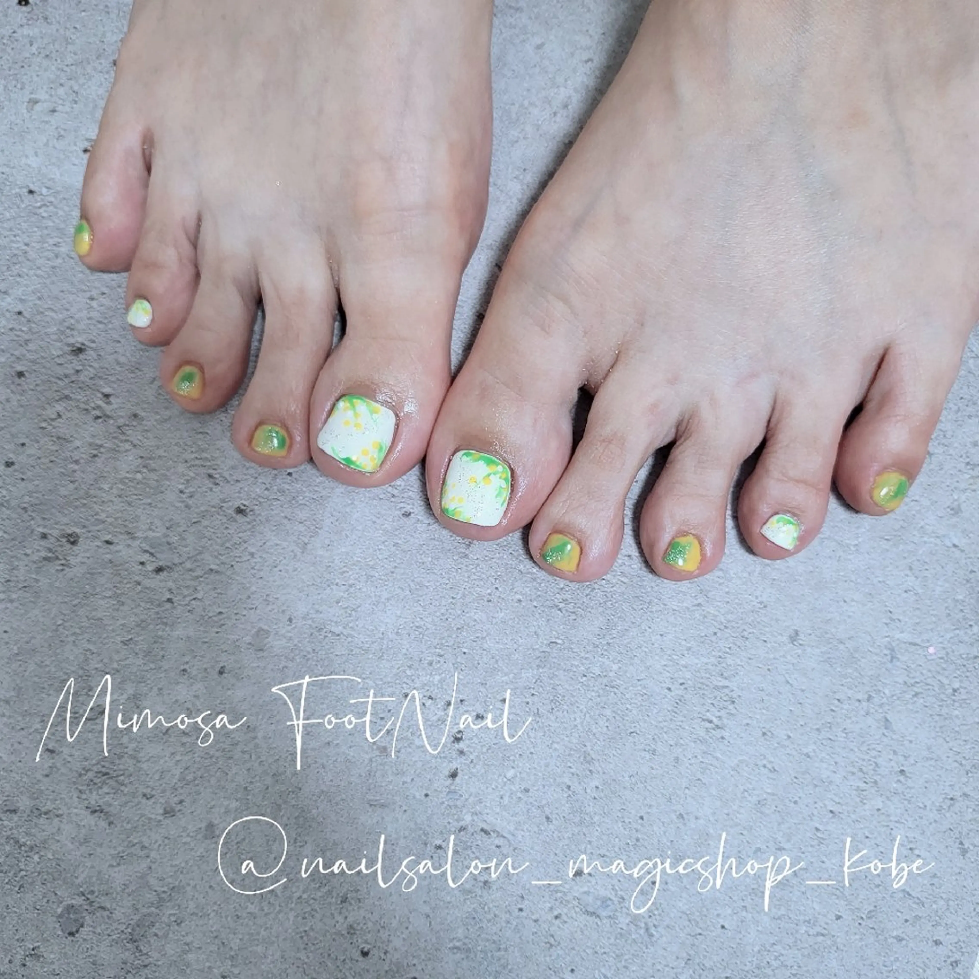 ネイル フットネイル ジェルネイル グリーン ソフトジェル ホワイト フットネイル Nailsalon MagicShopのネイルデザイン