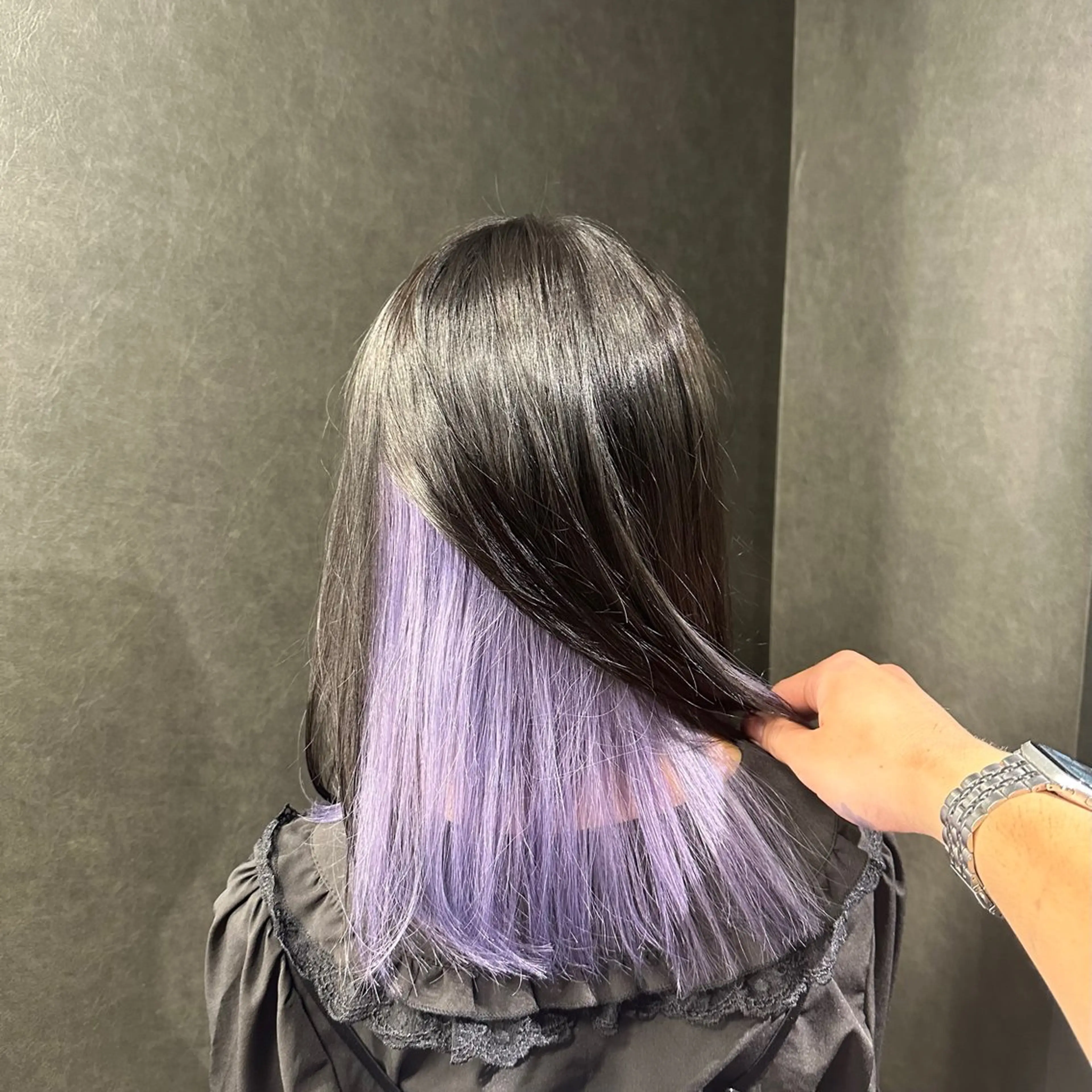 ミディアム カラー TAKUMI ハイトーン/ウルフのヘアスタイル