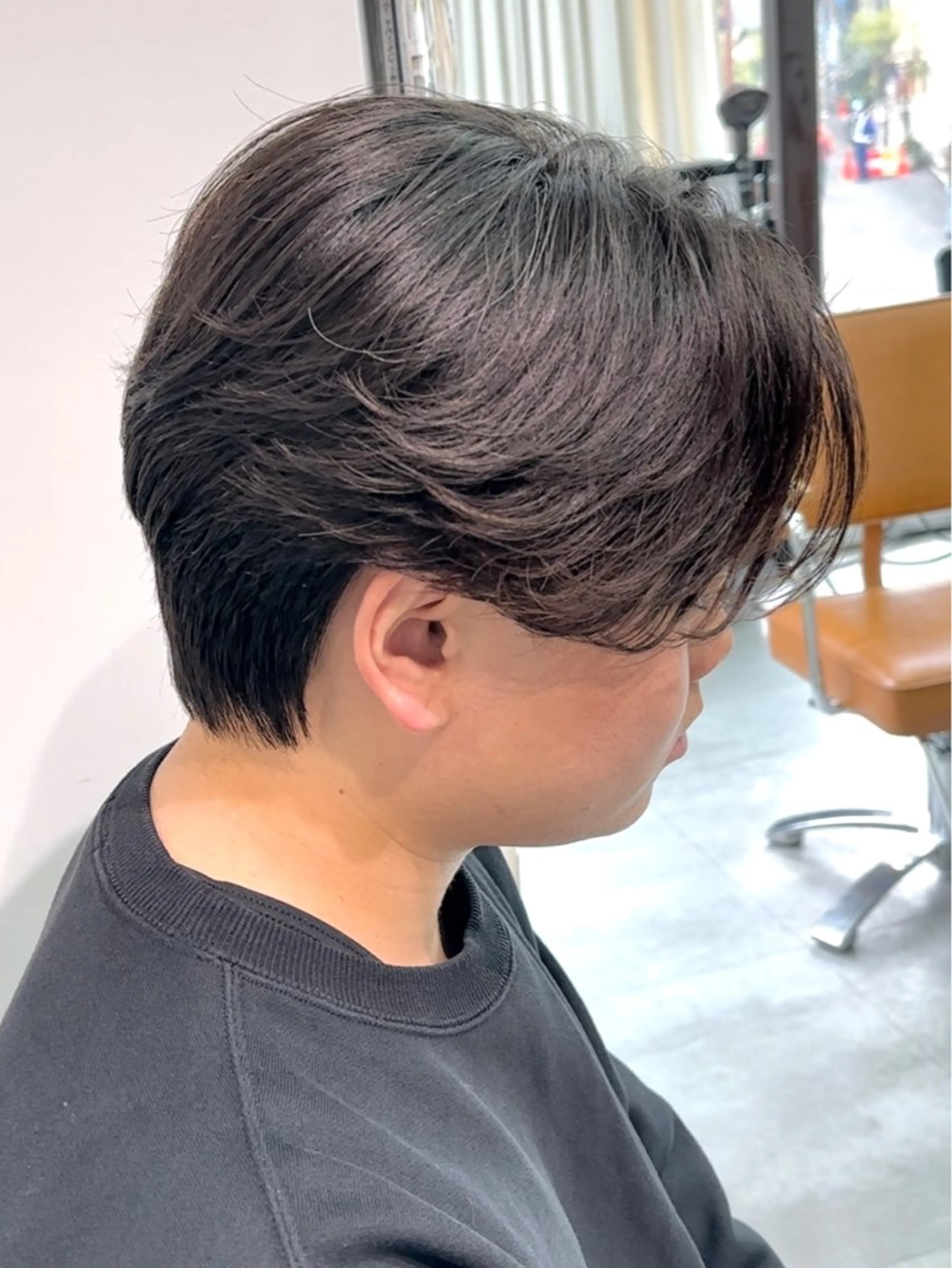 メンズ メンズブリーチ センターパート メンズパーマ SALOWIN渋谷caldo店B1所属・岐津公太 メンズ縮毛矯正のプロのヘアスタイル