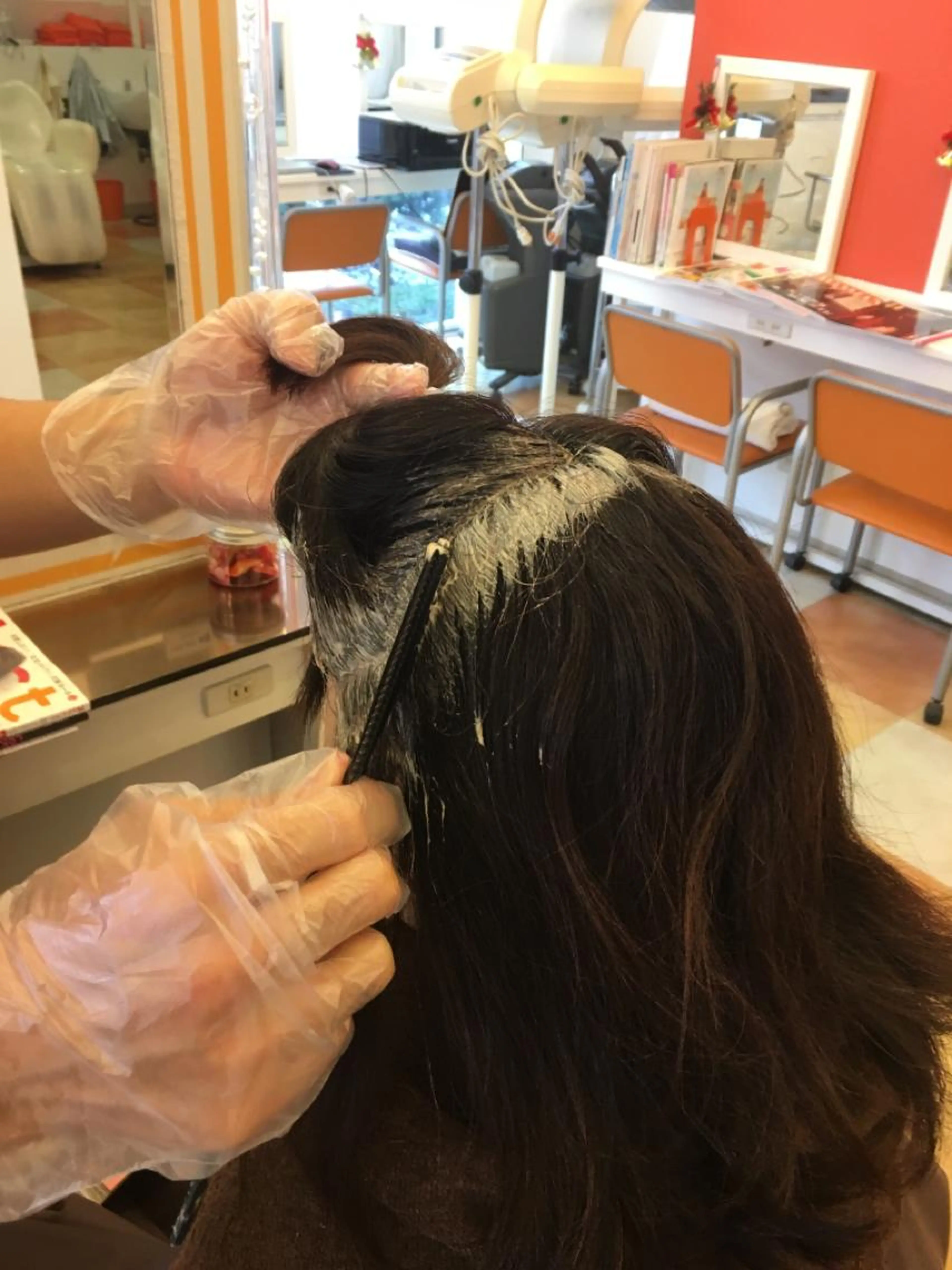 【白髪染め専用お試しクーポン】ヘアカラー&カットにトリートメント付き♪ 髪型はもちろん色調のことなどご相談ください!の写真