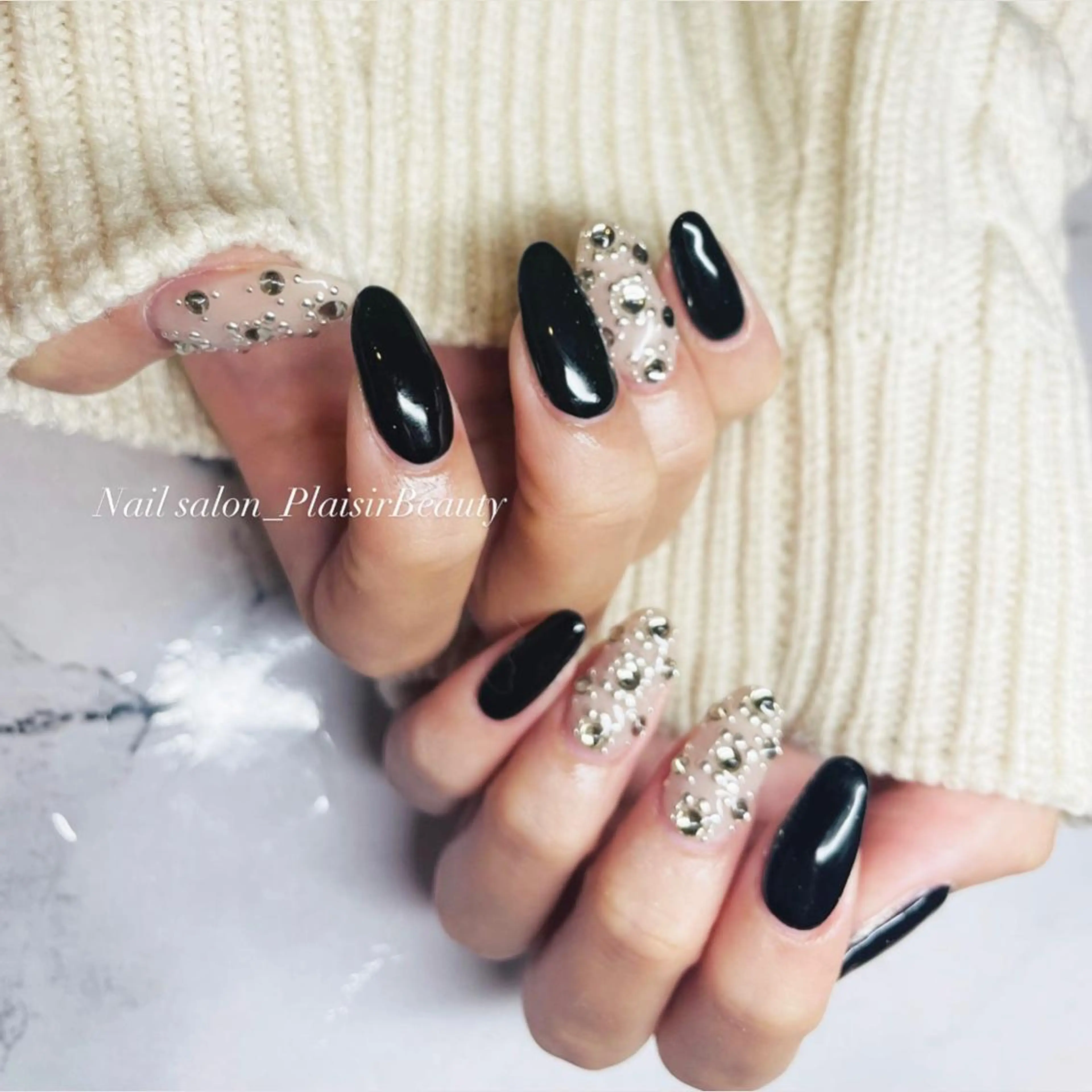 ネイル ジェルネイル グラデーション ラメ(グリッター) ラメグラデーション オフィスネイル ハンドネイル ☃️Nobody_ Renのネイルデザイン