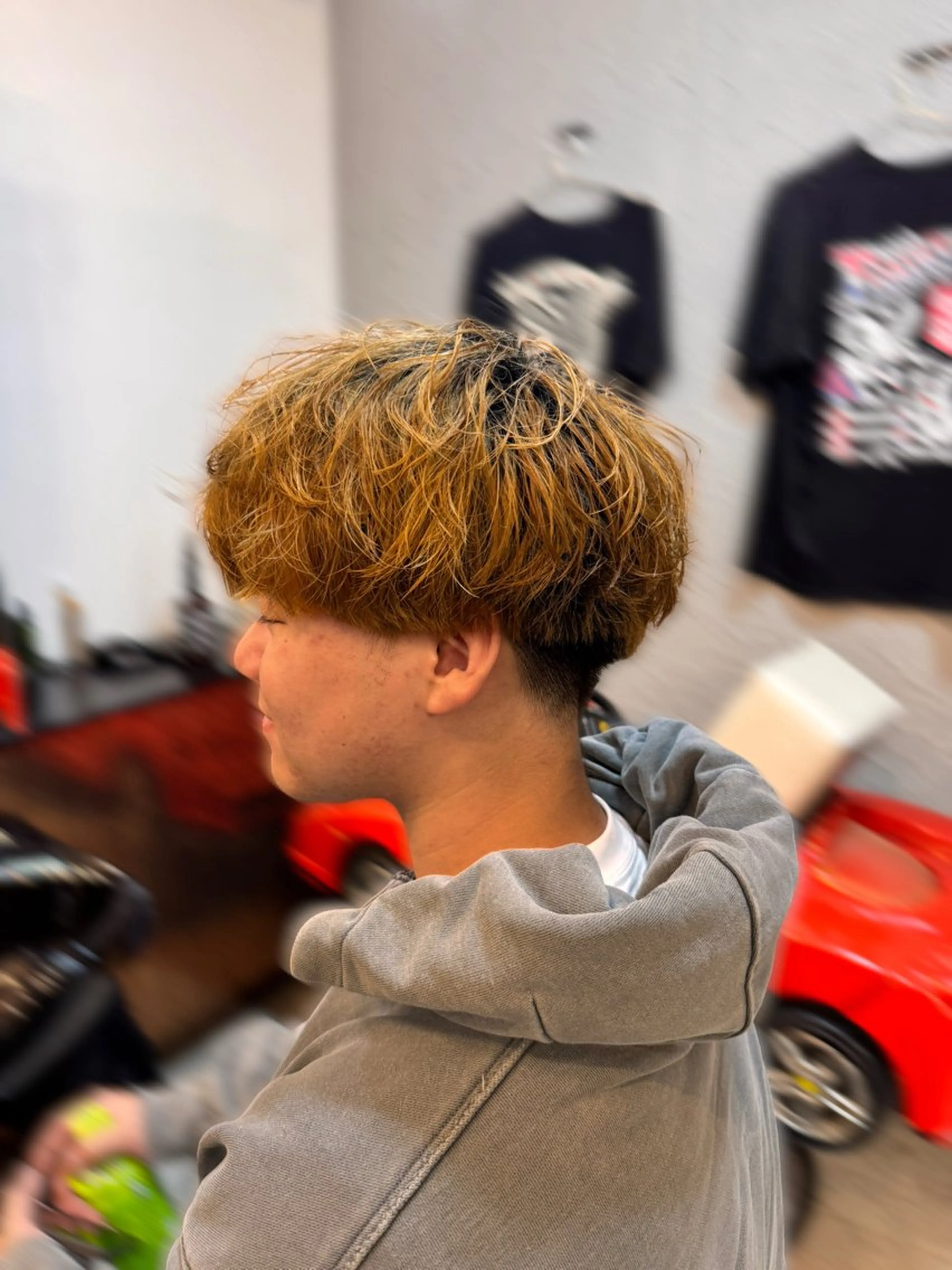 マッシュ　刈り上げスタイル　平日の写真