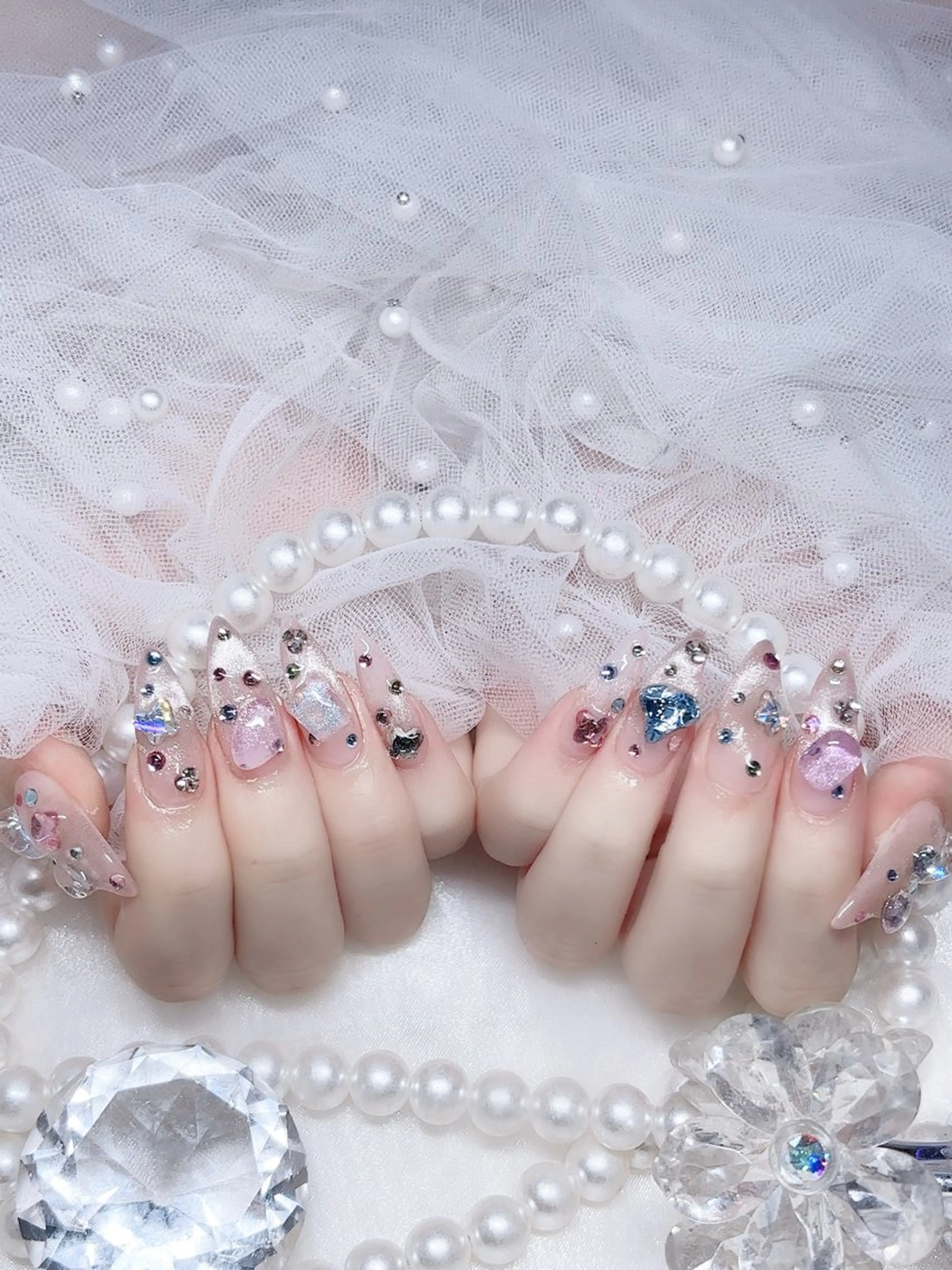 ネイル オーロラネイル 成人式 フットネイル 韓国ネイル ロングネイル ハンドネイル Yudia🦋 azuのネイルデザイン