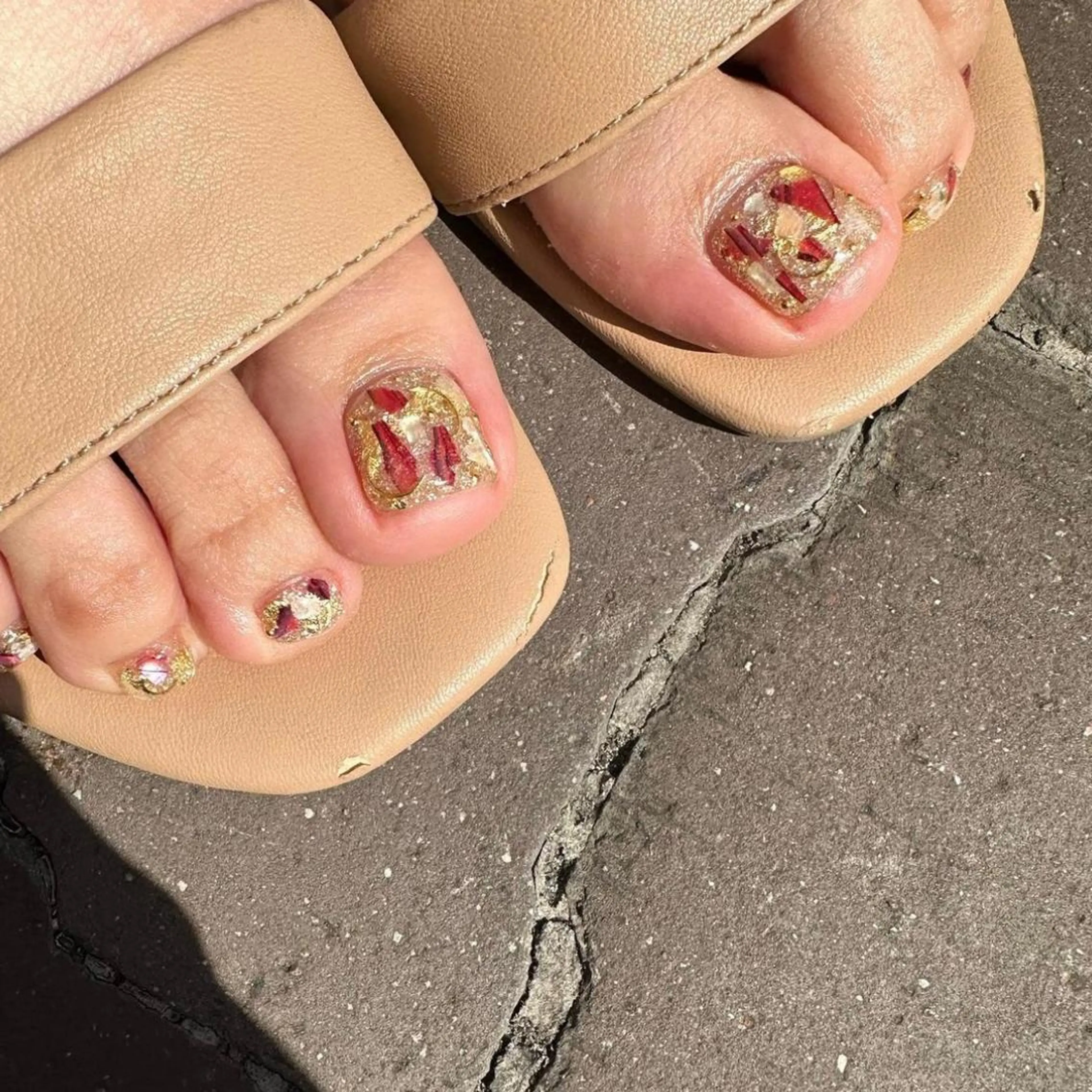 ネイル クリアネイル フットネイル ゴールド 氷ネイル・うるうるネイル キラキラネイル 🪞KAPE NAIL 🪞のネイルデザイン