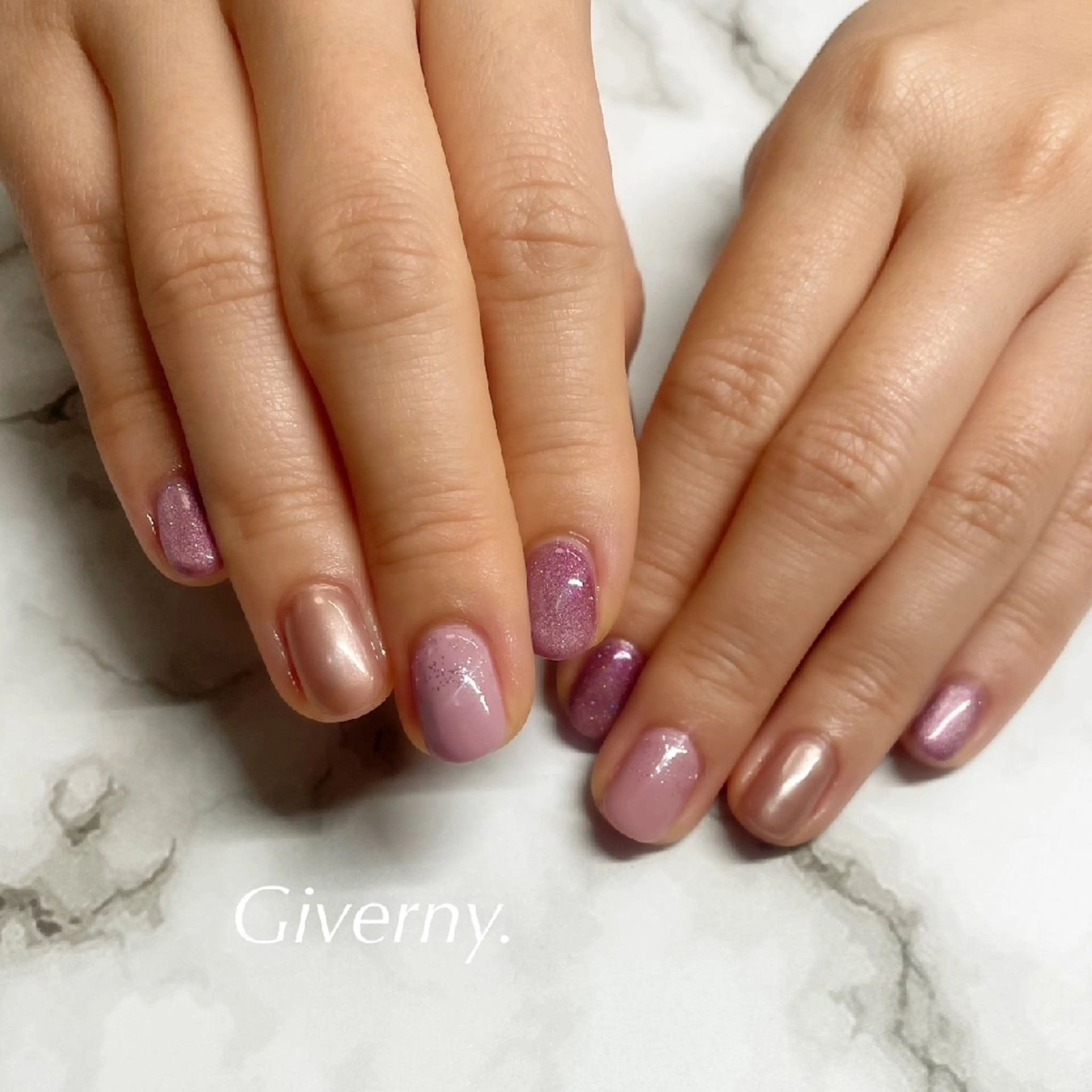 ネイル マグネットネイル ミラーネイル オフィスネイル ピンク ハンドネイル Giverny .のネイルデザイン