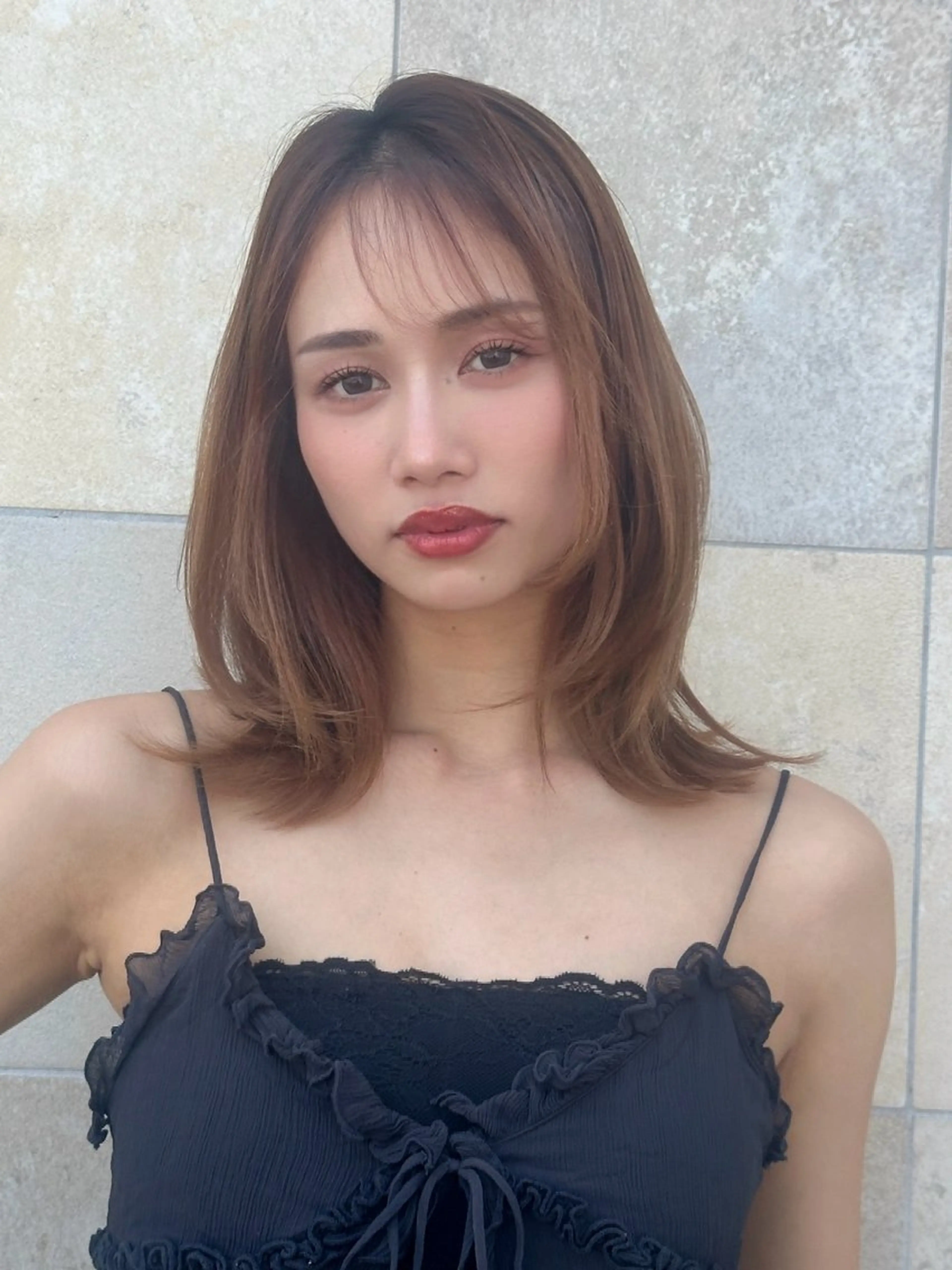 ミディアム カラー カット ヘアカラー トリートメント ベージュ/インナー カラー🤍Rieのヘアスタイル