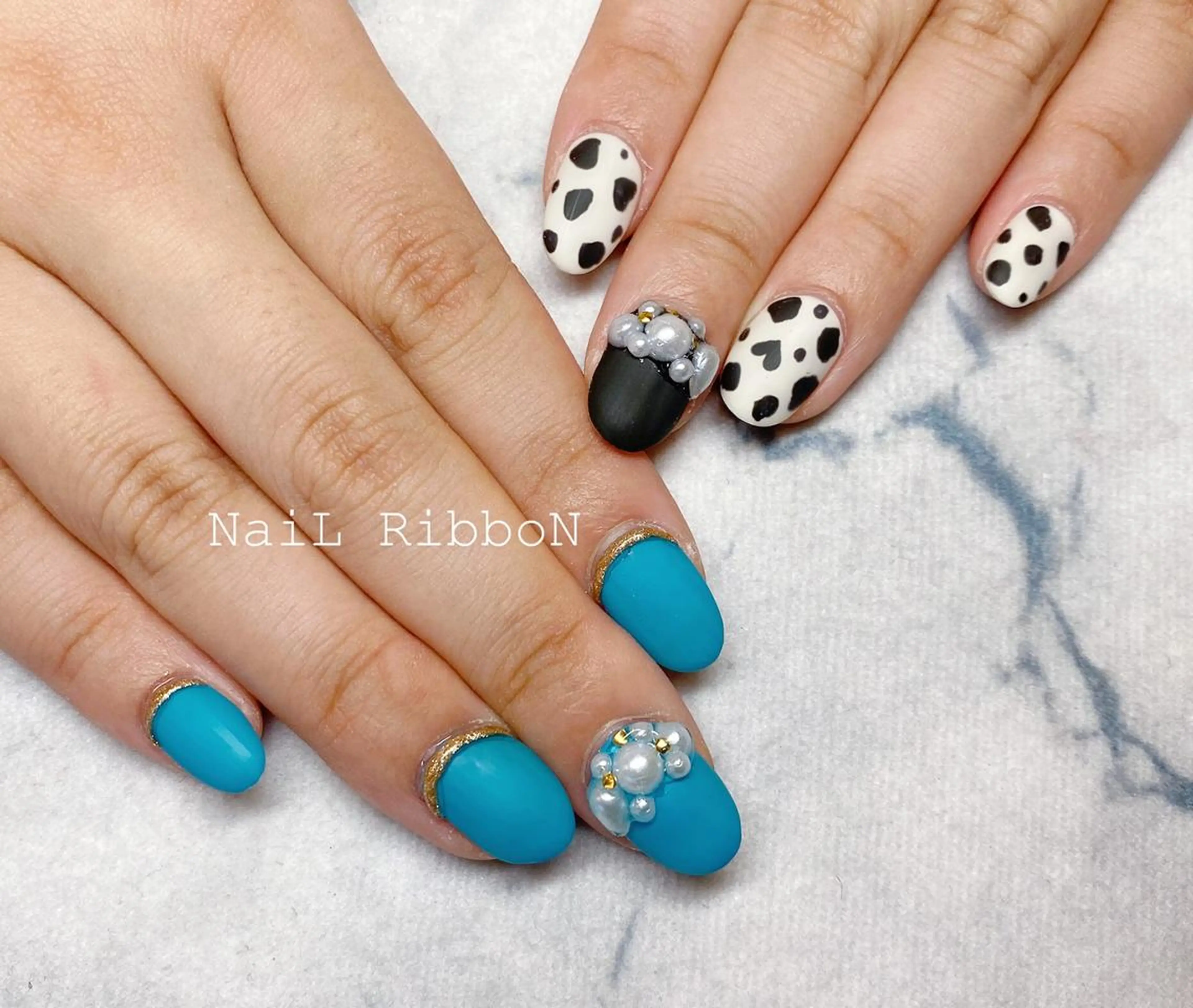 ネイル ネイルリボン 受付スタッフのネイルデザイン