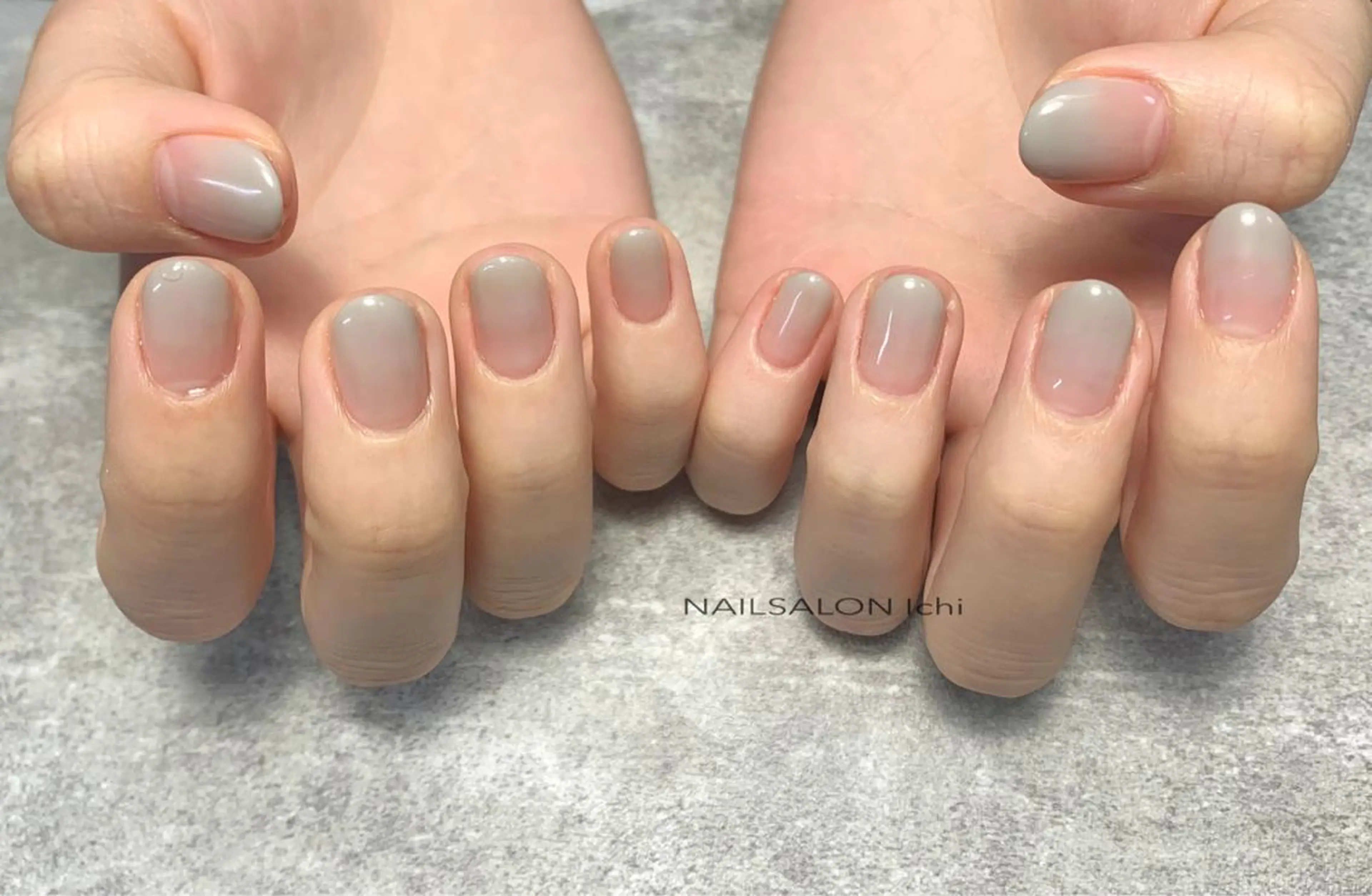[HAND]【他店オフあり】　　　　　　　　　　　　　〔パラジェルベース〕　　　　　　　　　　　グラデーションネイル💅の写真