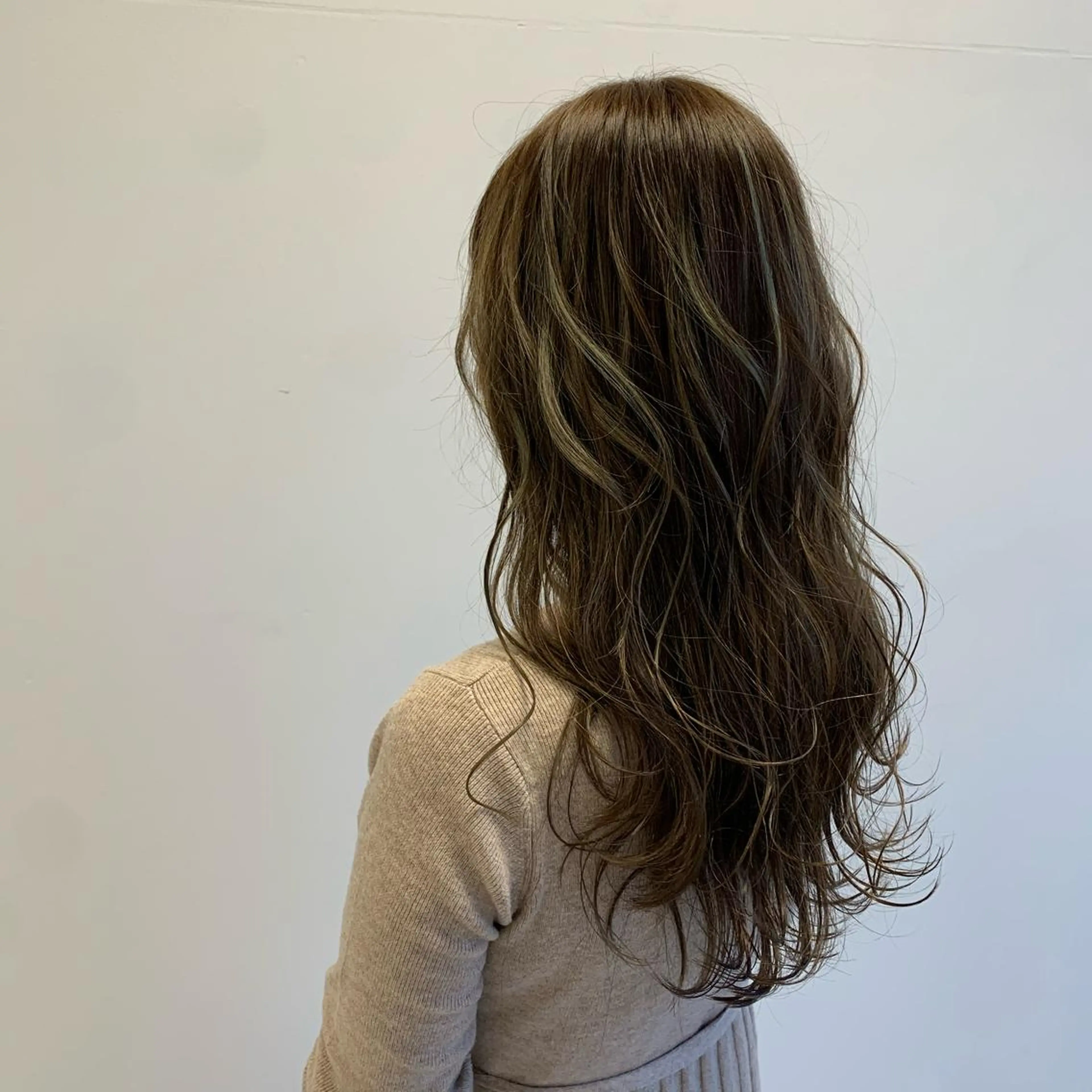 ロング カラー ハイライトカラー ハイライト 似合わせスタイル 岡田勇哉のヘアスタイル