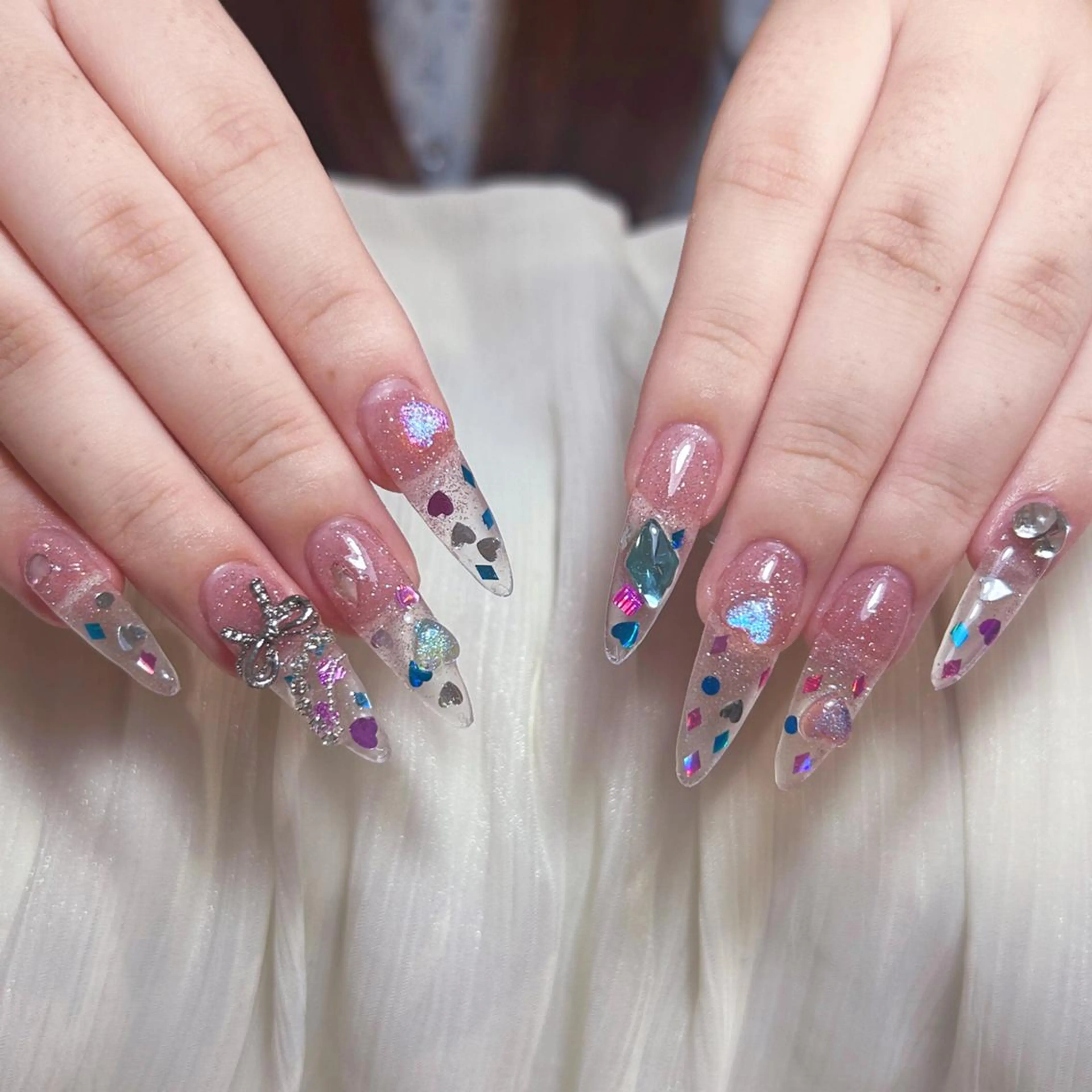 ネイル アートネイル オーロラネイル ガーリー キラキラネイル 韓国ネイル ハンドネイル DIAMOND NailStudioのネイルデザイン