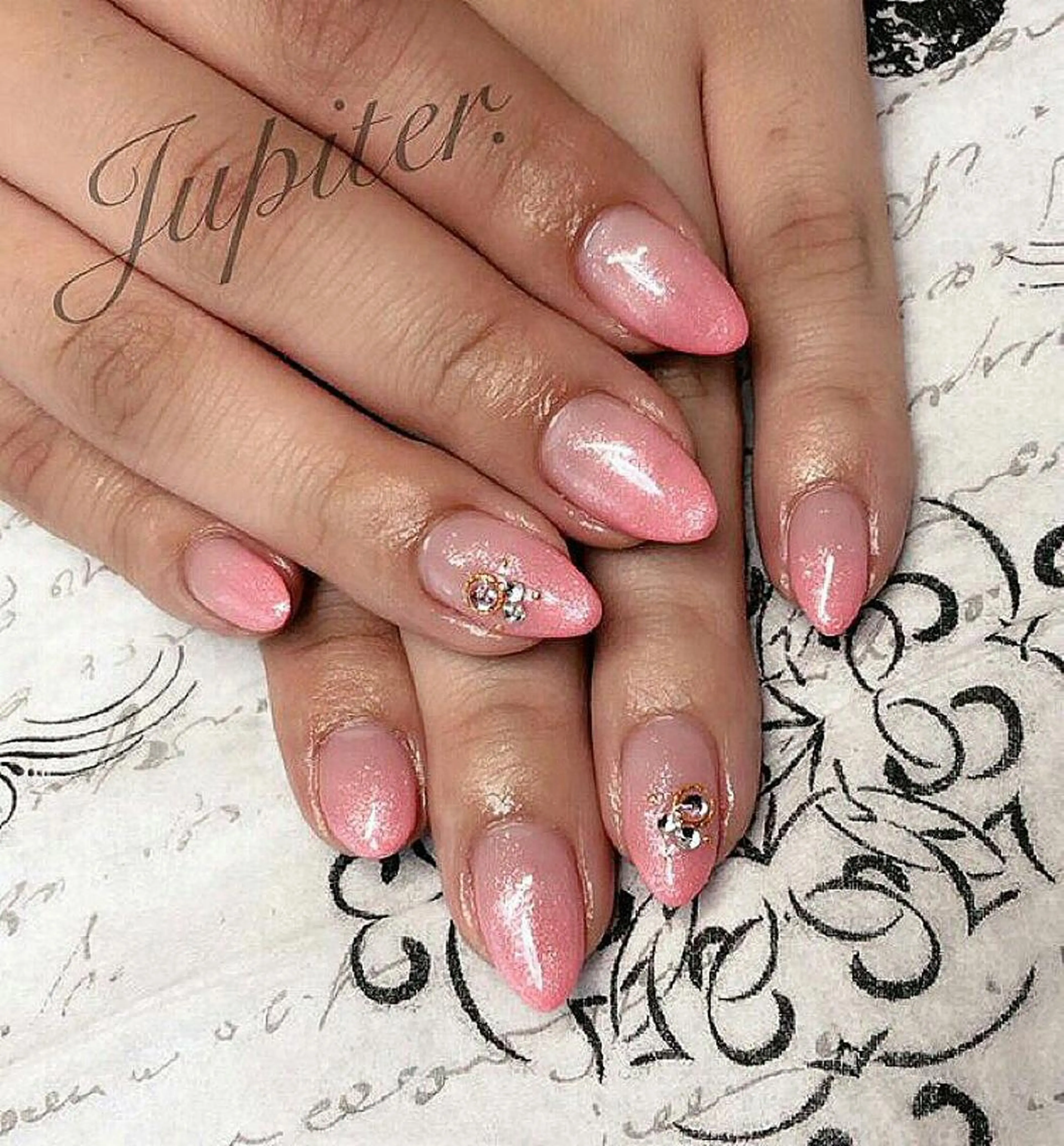 ネイル グラデーション オフィスネイル ピンク シンプルネイル PrivateSalon Jupiter所属・Jupiter .のネイルデザイン