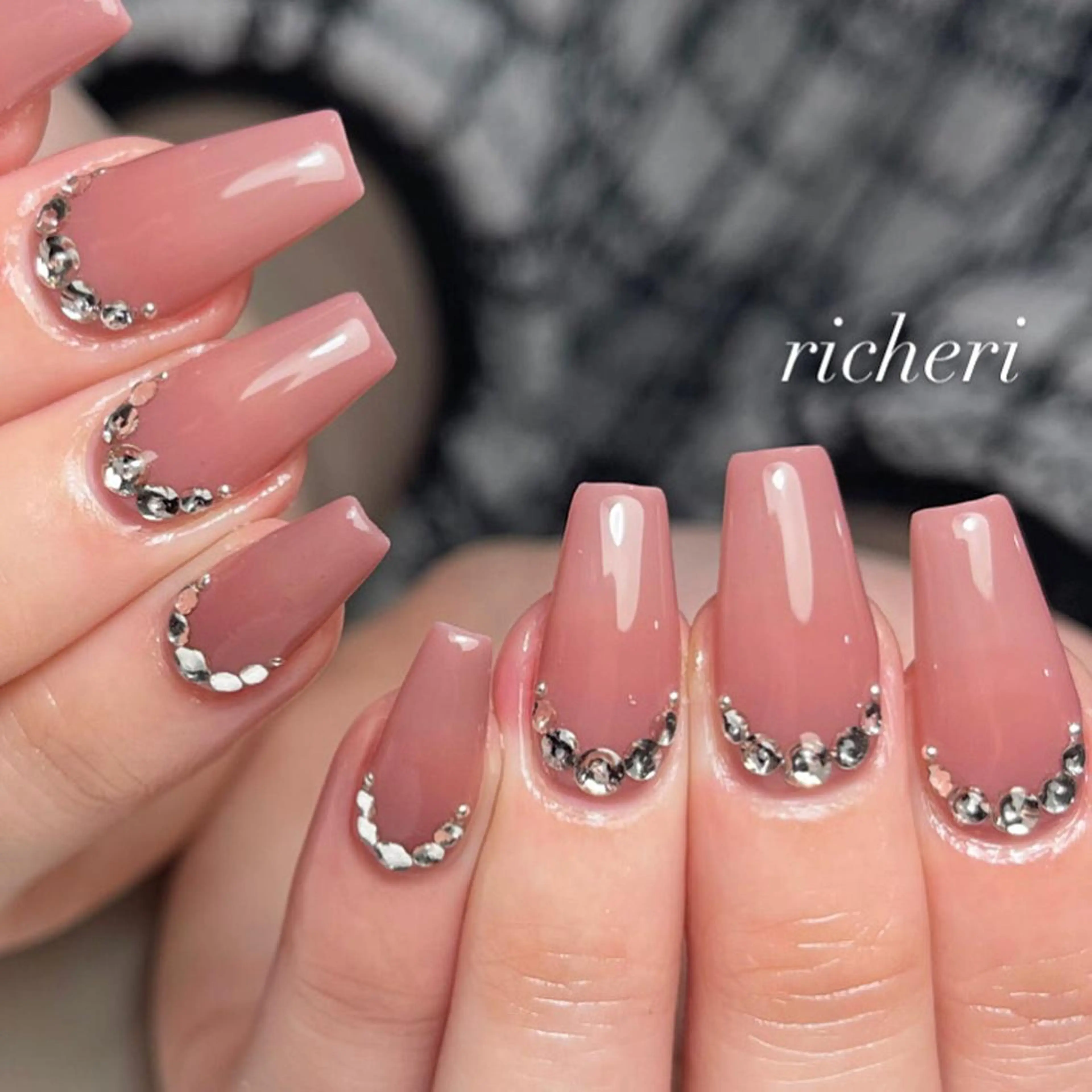 ミディアム ネイル ハンドネイル richeri beautyのエステ・リラクイメージ