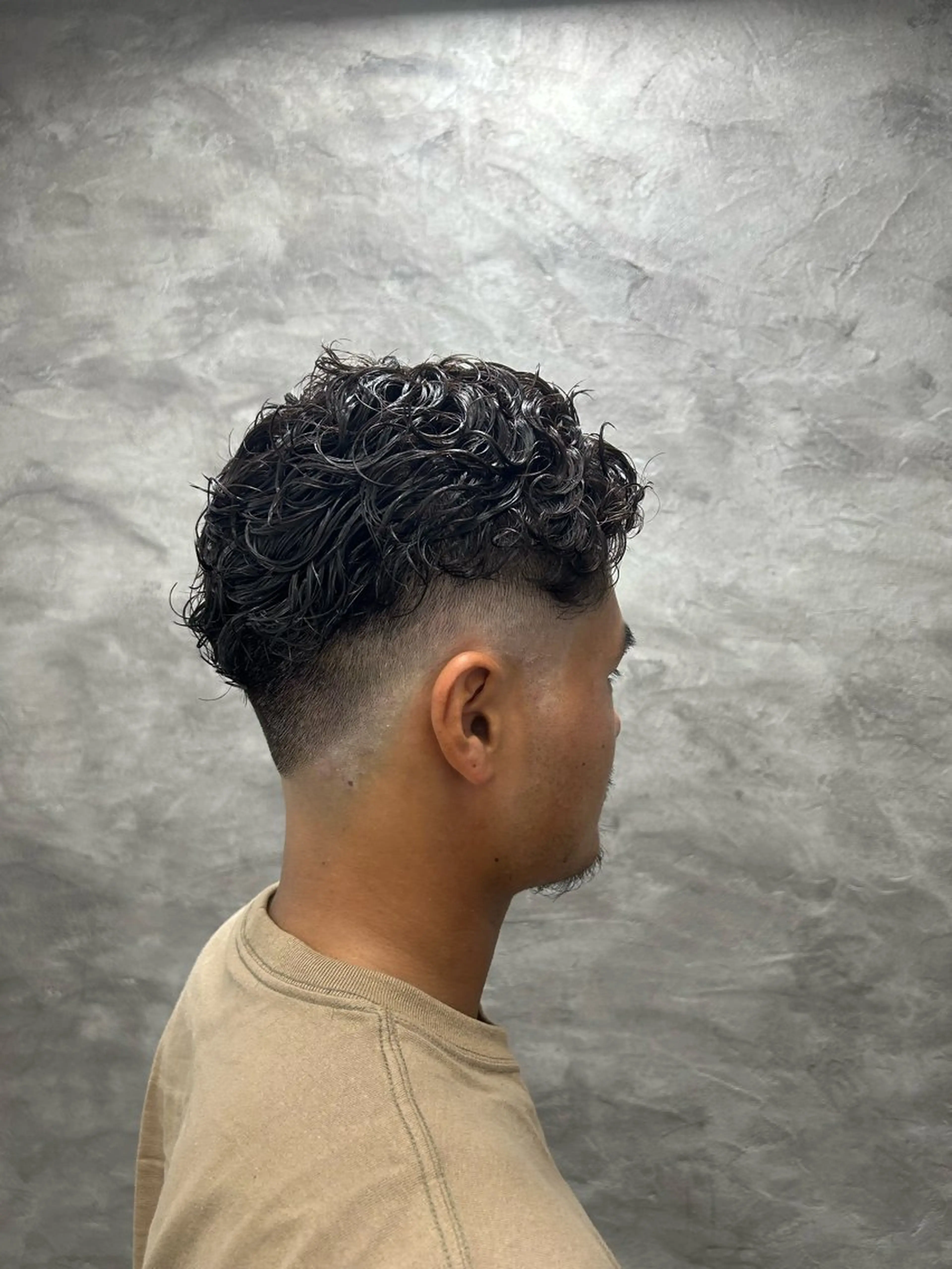 パーマ メンズ フェードカット メンズパーマ スキンフェード カット 酸性ストレート/ ボブ/暖色/リコのヘアスタイル