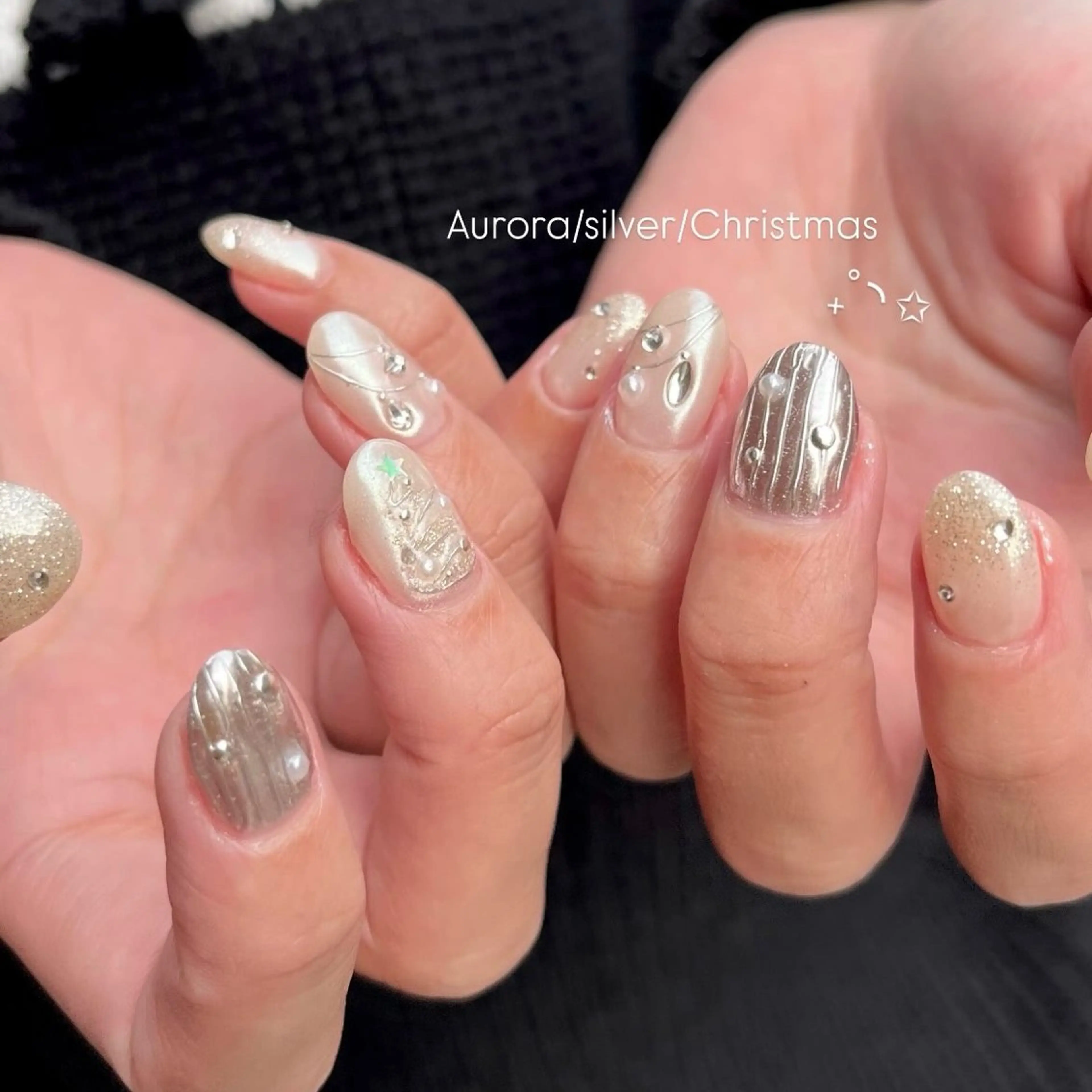 ネイル オーロラネイル シルバー ホワイト ハンドネイル ballie／小野原 なつみのネイルデザイン