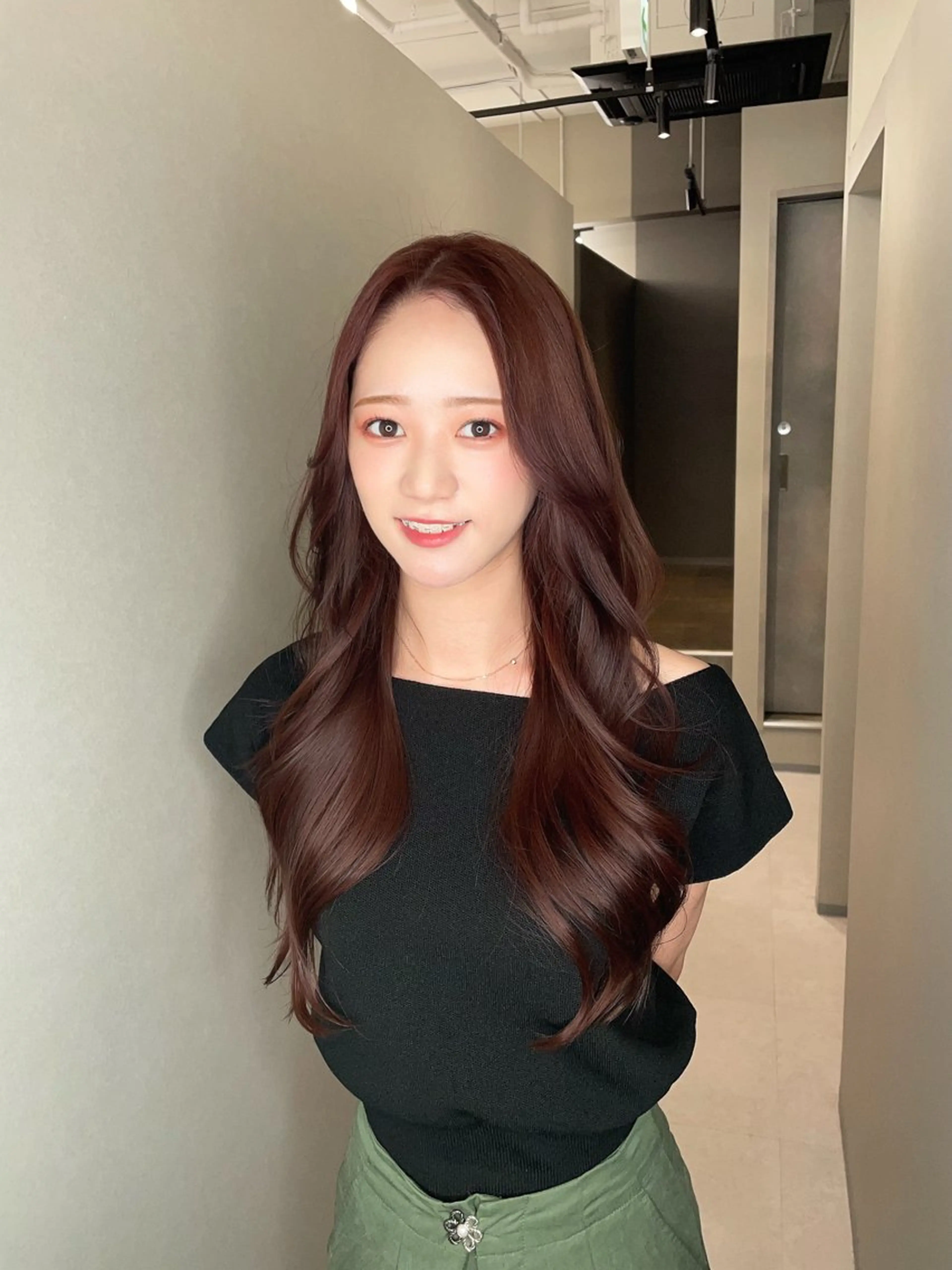 ロング カラー ブリーチ 透明感カラー ブリーチなしカラー 顔まわりレイヤー 韓国風ヘア カット ヘアカラー トリートメント 今井 勝也のヘアスタイル