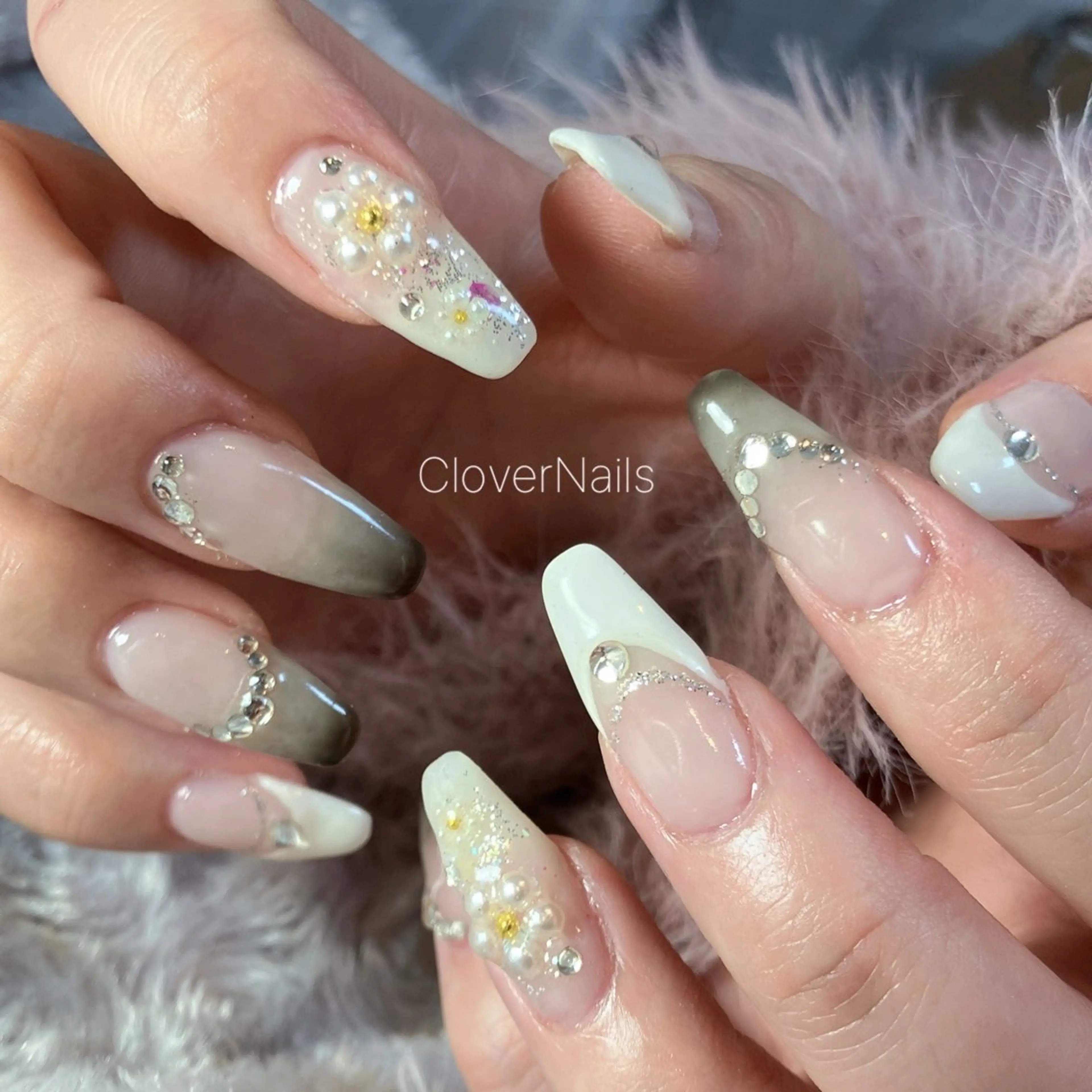 ネイル アートネイル ジェルネイル グラデーション キラキラネイル ロングネイル ハンドネイル 自宅ネイルサロン クロバーネイルのネイルデザイン